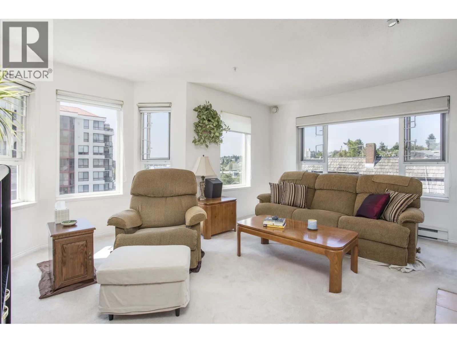 #606 221 ELEVENTH STREET, New Westminster, BC photo 2