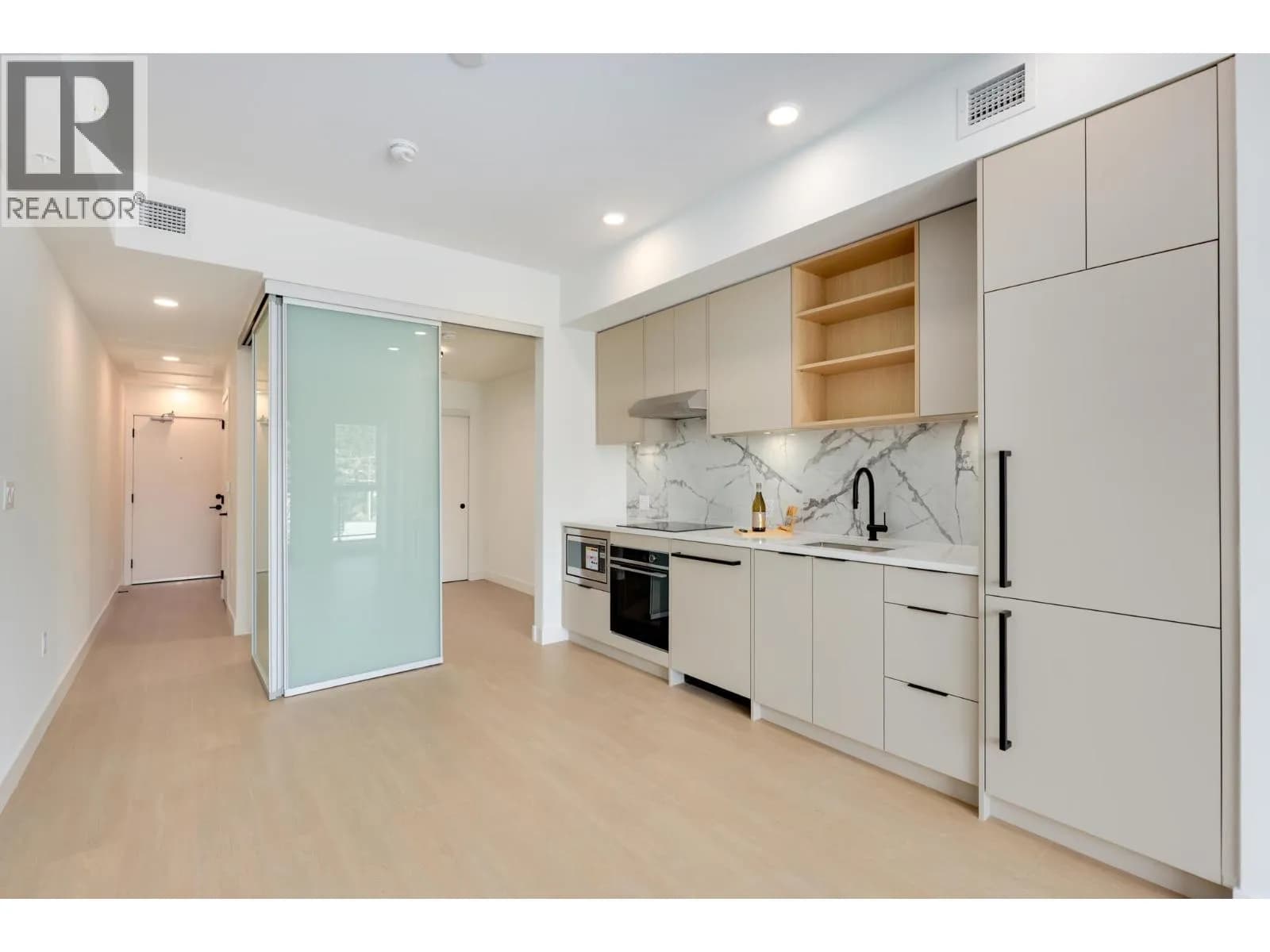 #663 422 E 3RD STREET, North Vancouver, BC photo 4
