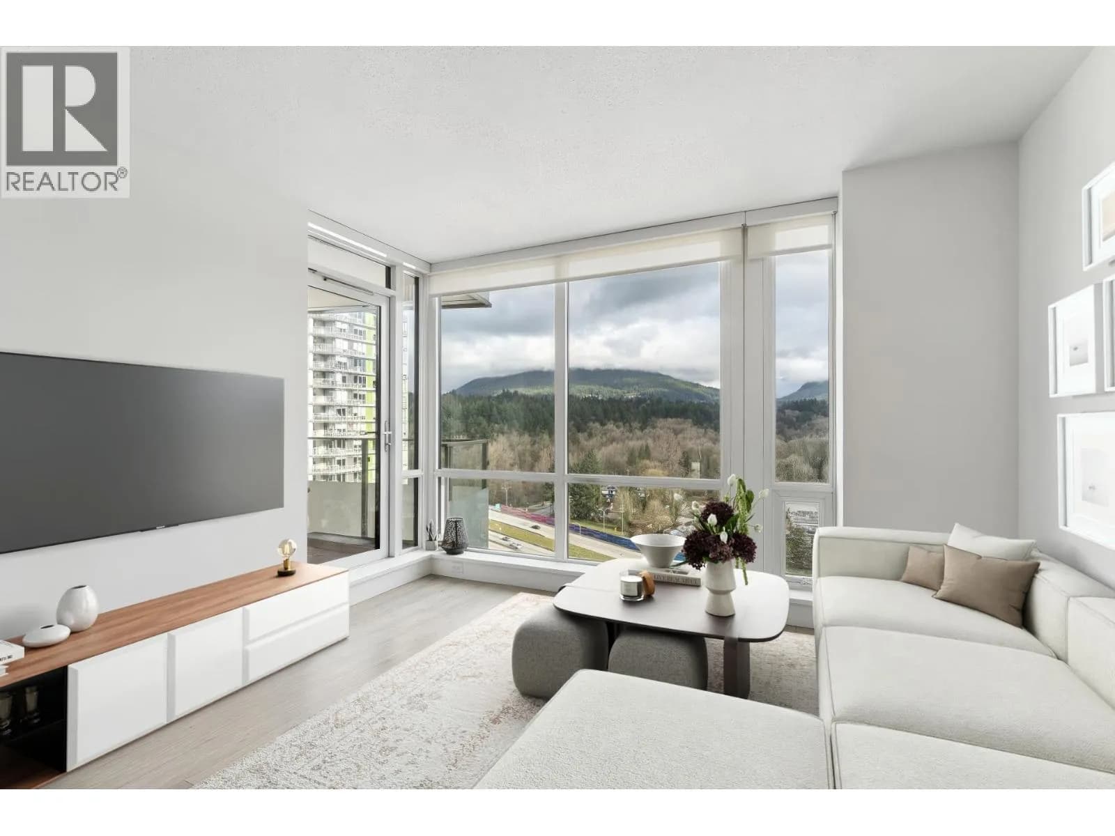#1909 1550 FERN STREET, North Vancouver, BC photo 3
