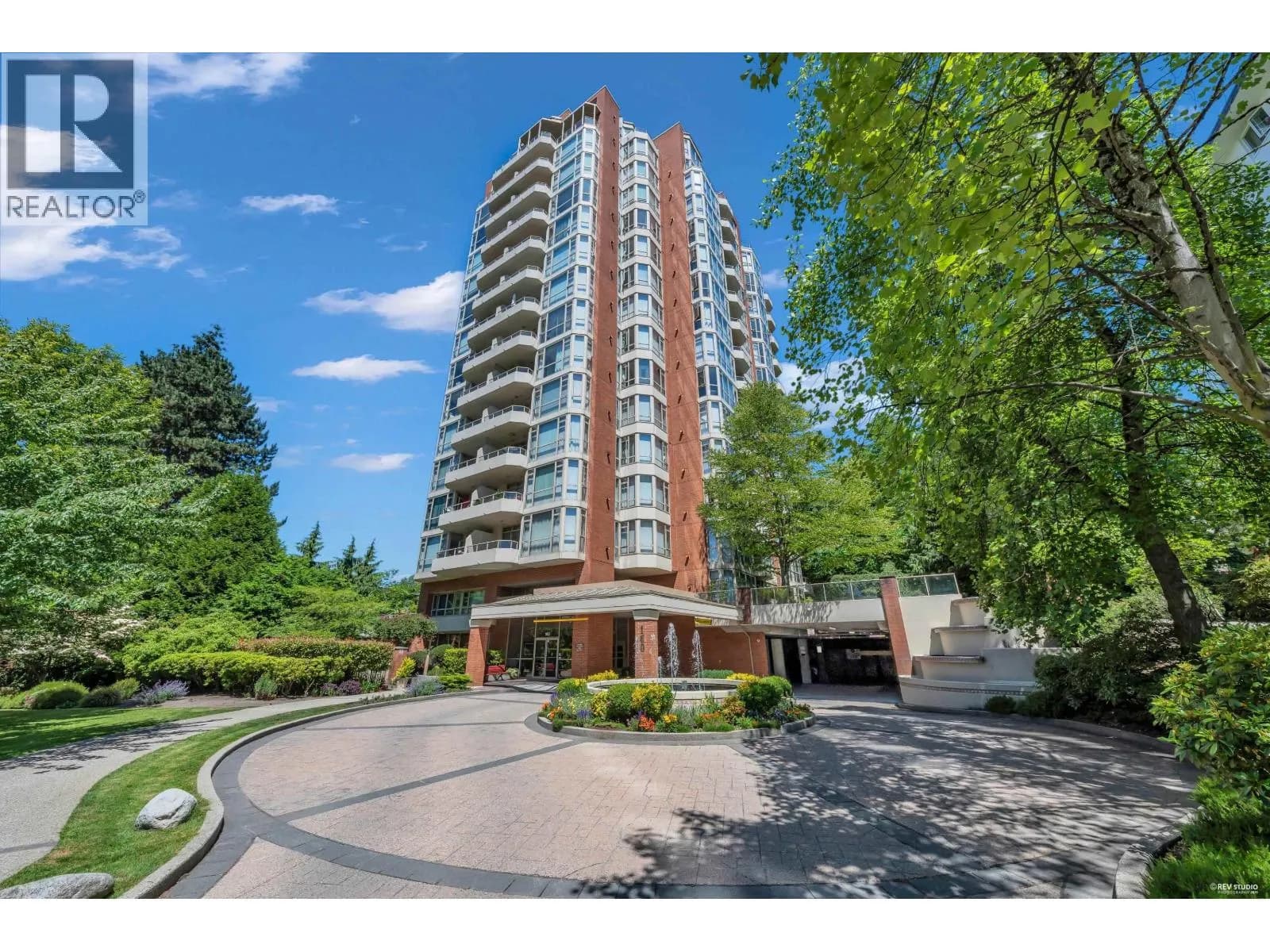 #802 160 W KEITH ROAD, North Vancouver, BC photo 2