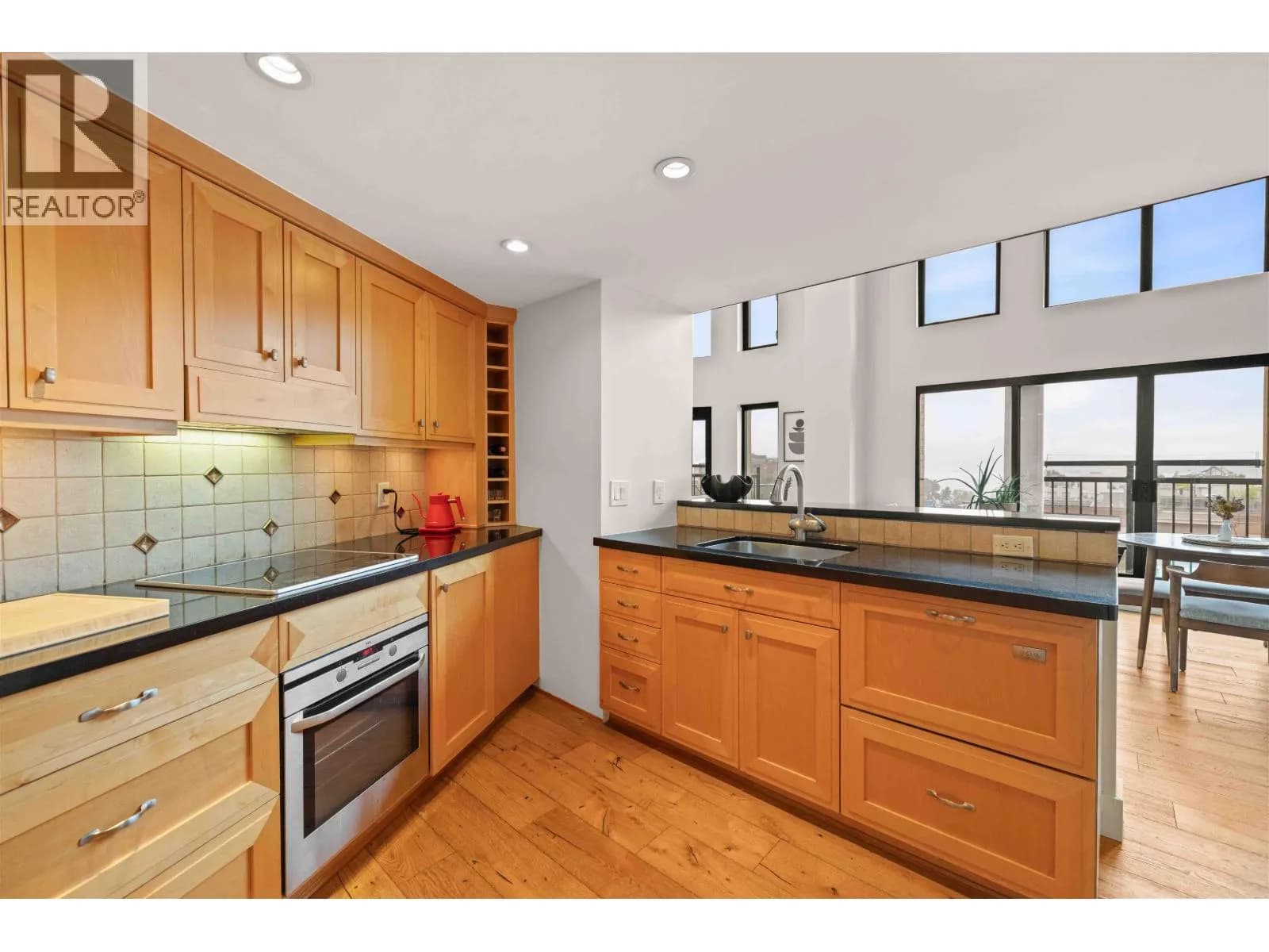 #708 22 E CORDOVA STREET, Vancouver, BC photo 3