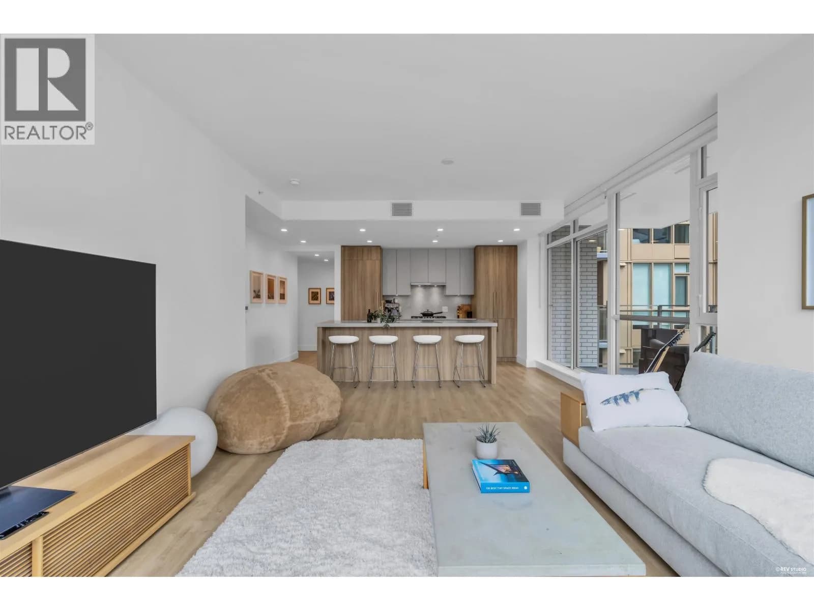 #306 2325 EMERY COURT, North Vancouver, BC photo 2