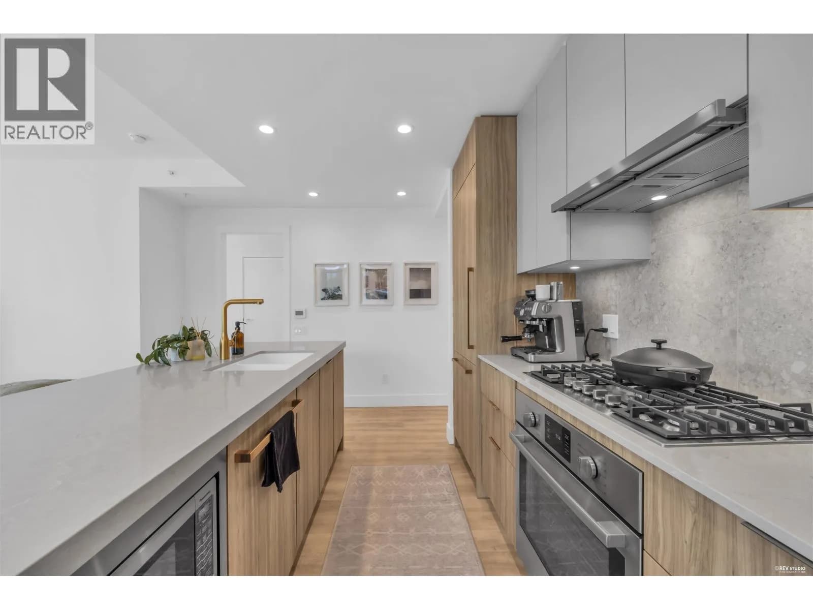 #306 2325 EMERY COURT, North Vancouver, BC photo 4