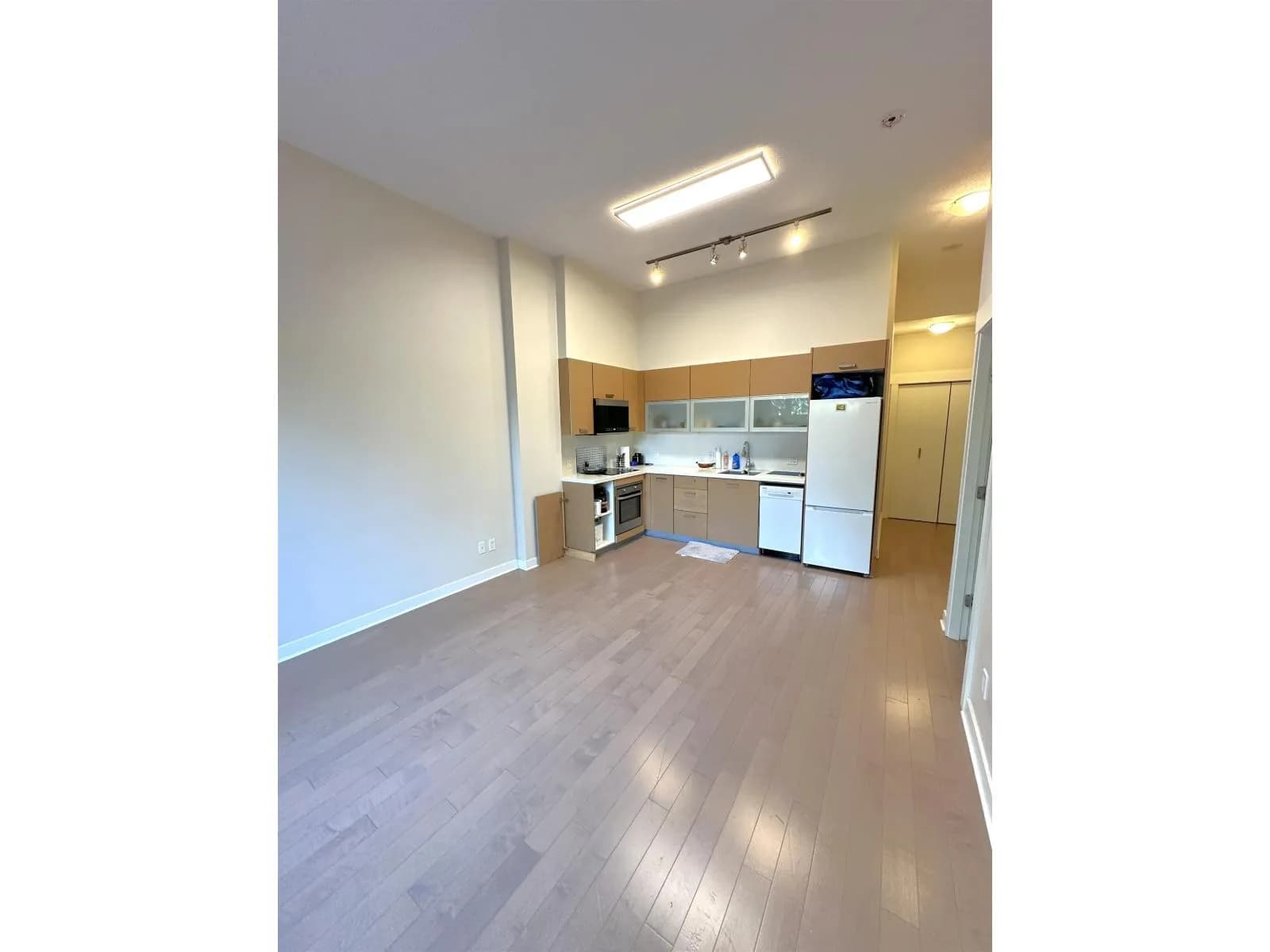 #102 13380 108 AVENUE, Surrey, BC photo 2