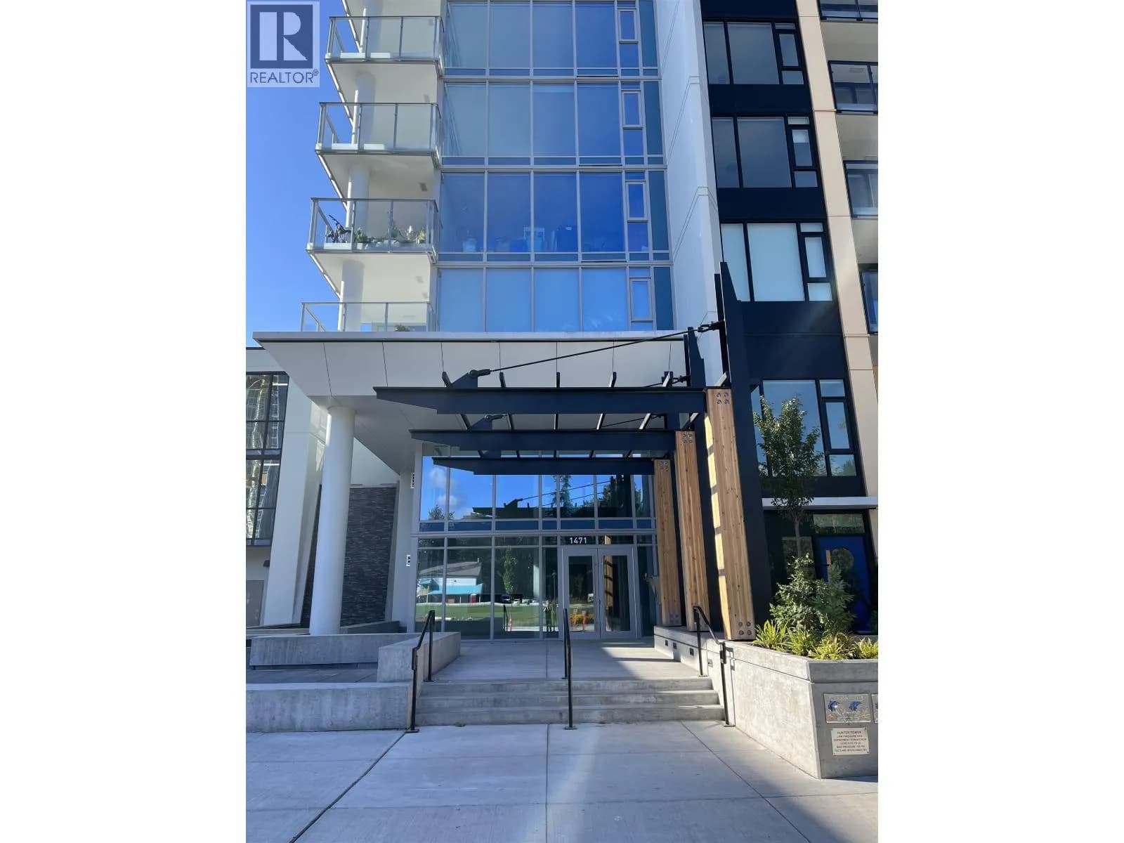 #502 1471 HUNTER STREET, North Vancouver, BC photo 2