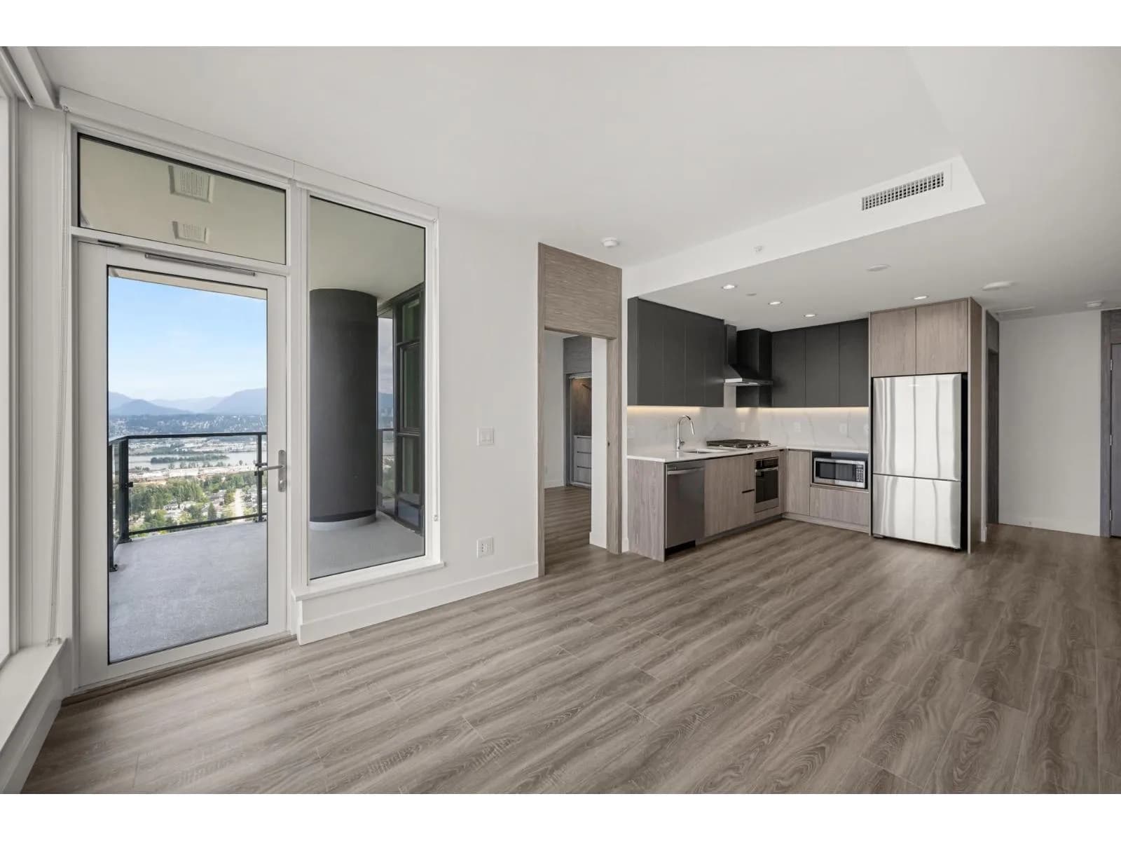 #3808 10750 135A STREET, Surrey, BC photo 2