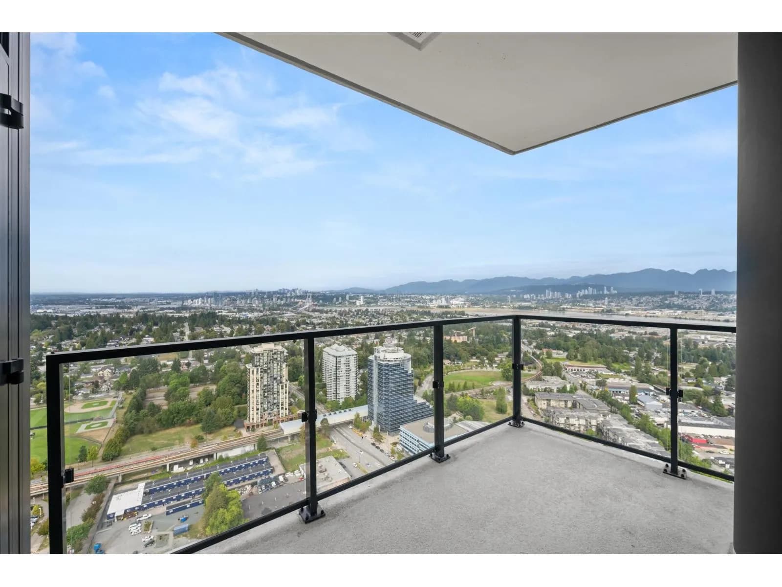 #3808 10750 135A STREET, Surrey, BC photo 3