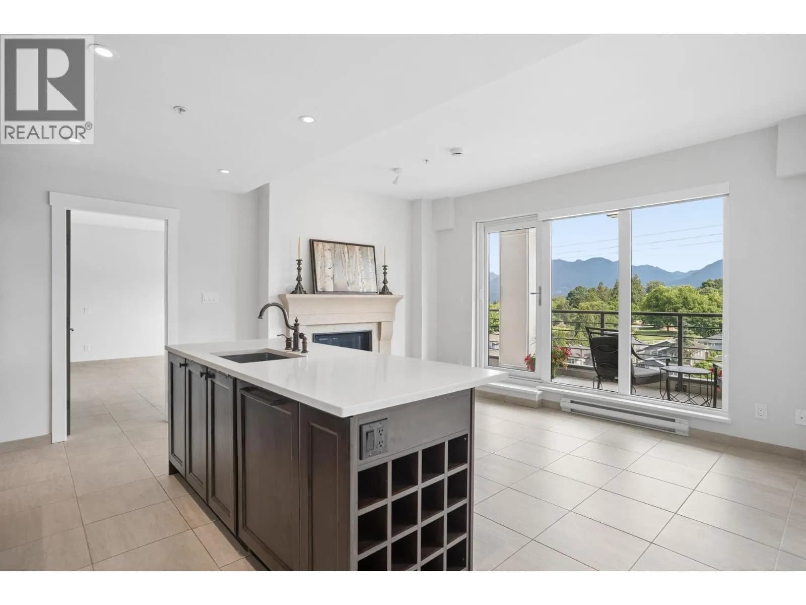 #301 4721 HASTINGS STREET, Burnaby, BC photo 4