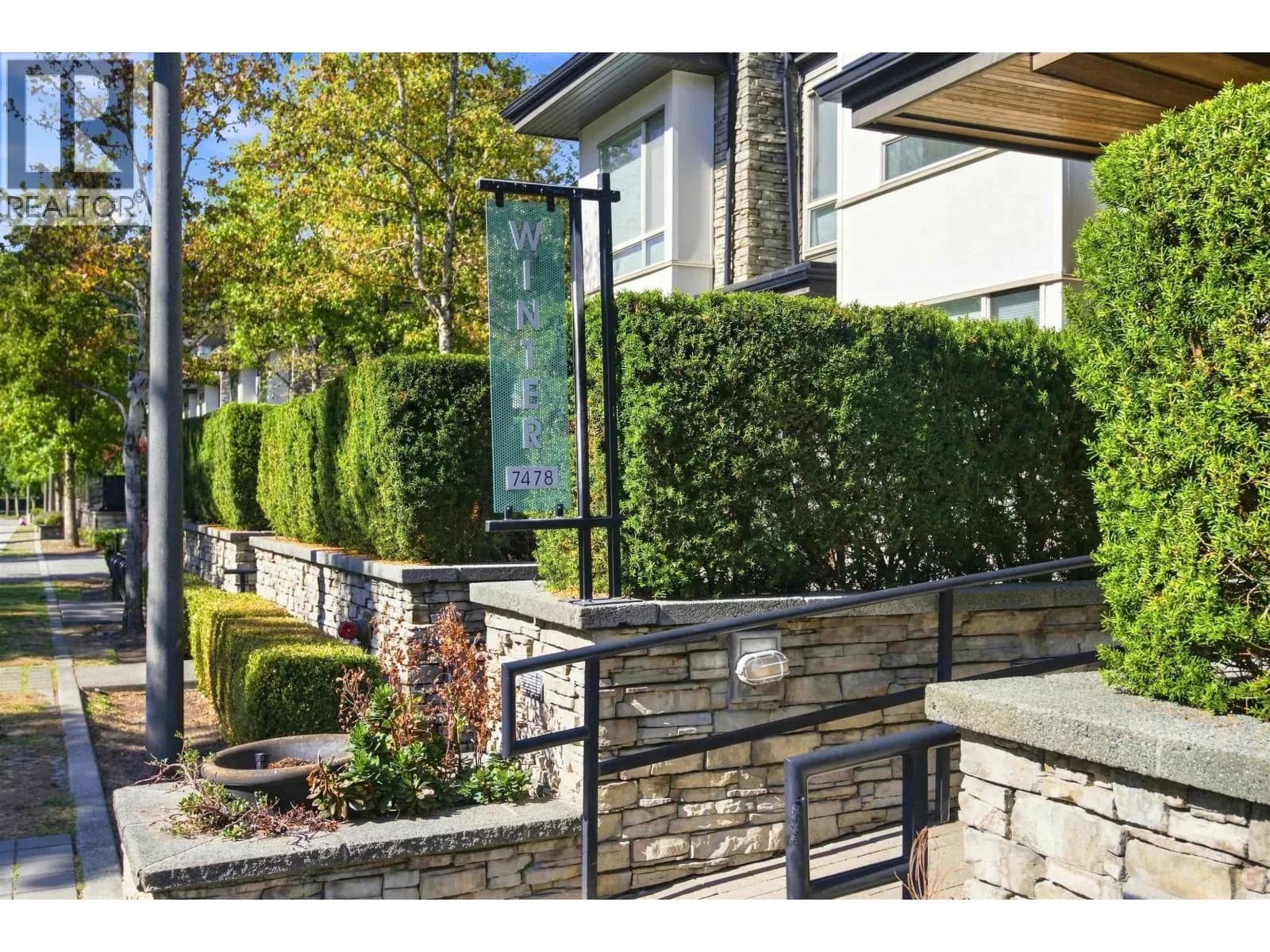 7478 BYRNEPARK WALK, Burnaby