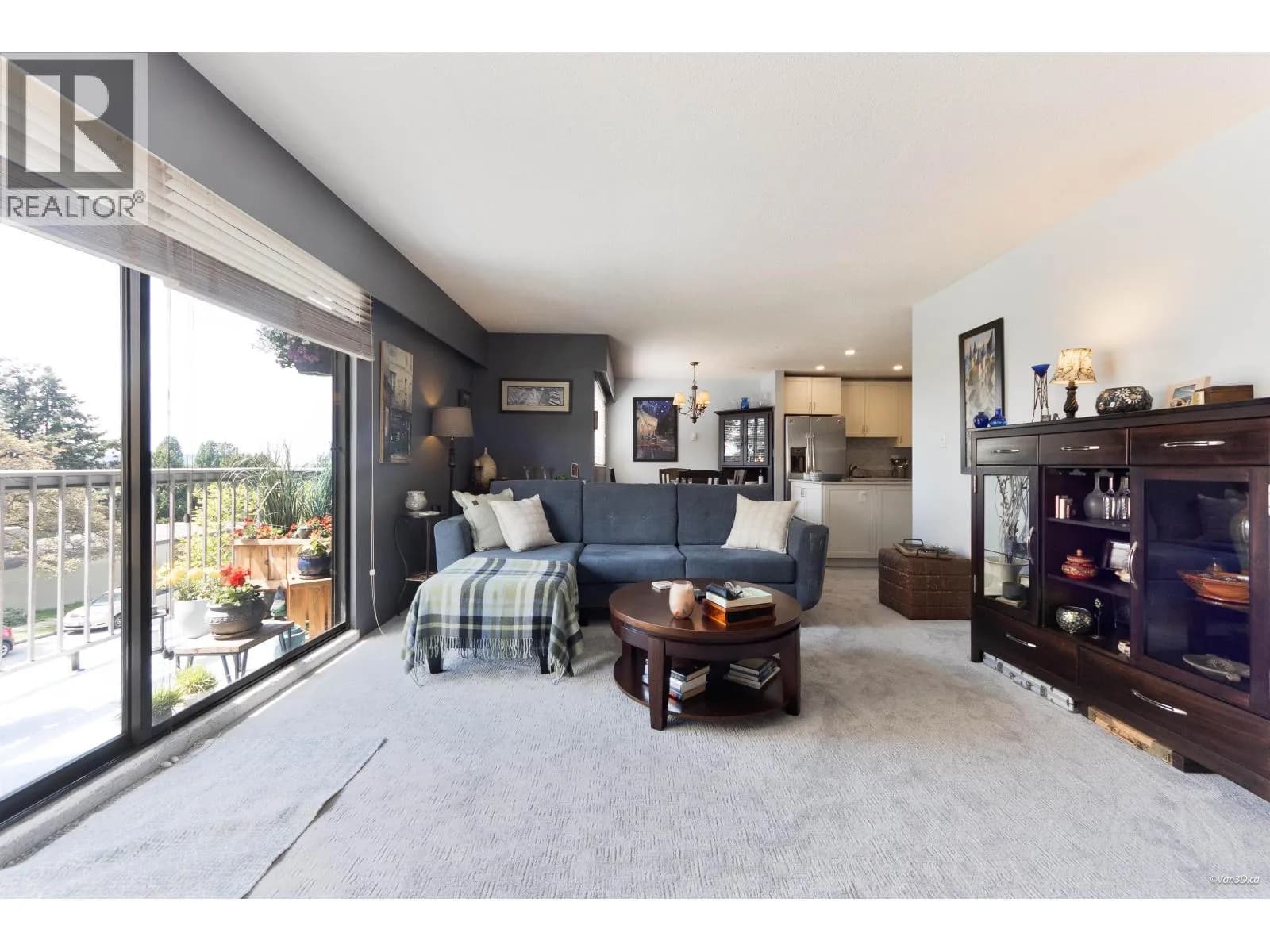 #205 330 W 2ND STREET, North Vancouver, BC photo 3