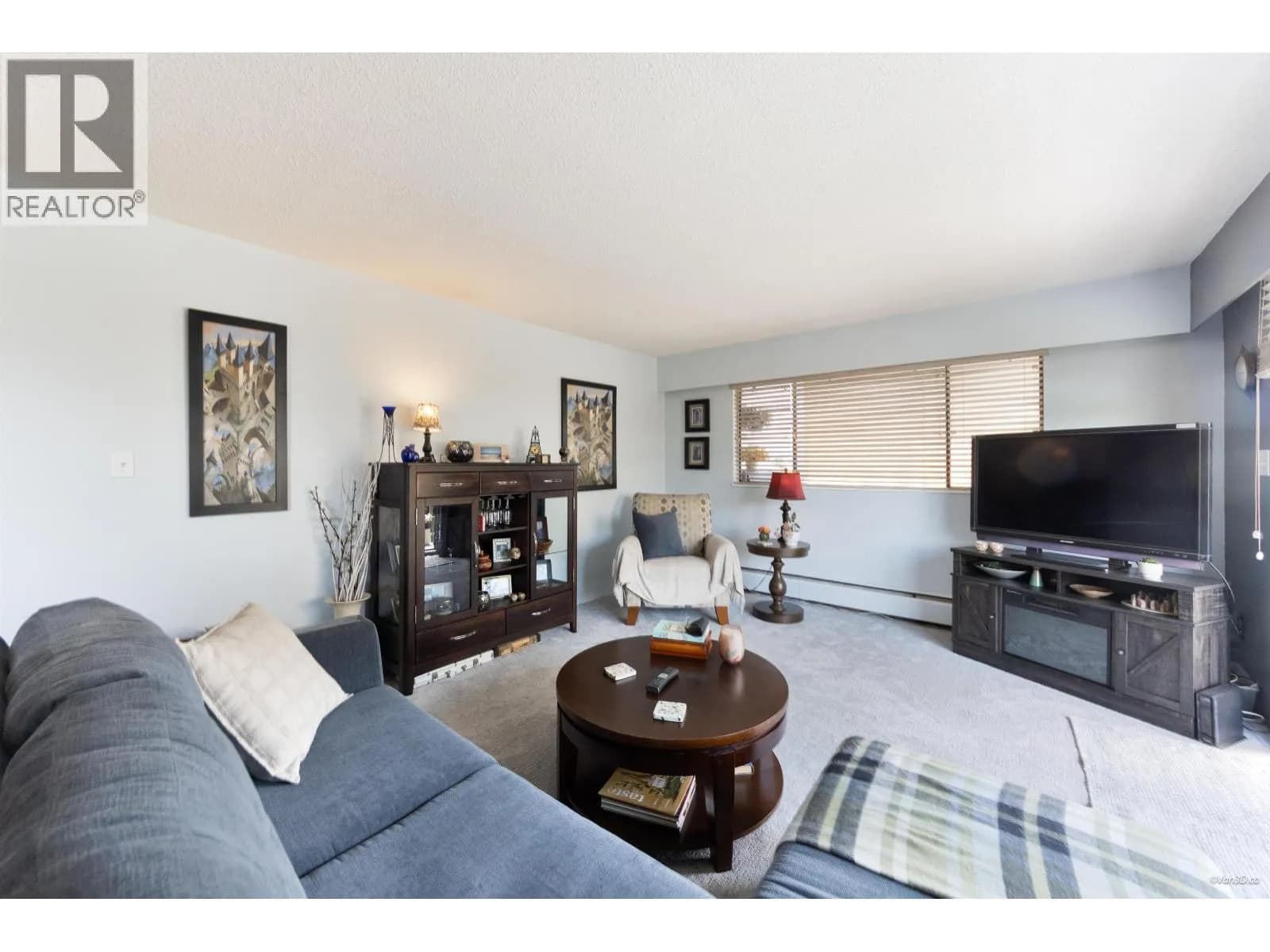 #205 330 W 2ND STREET, North Vancouver, BC photo 4