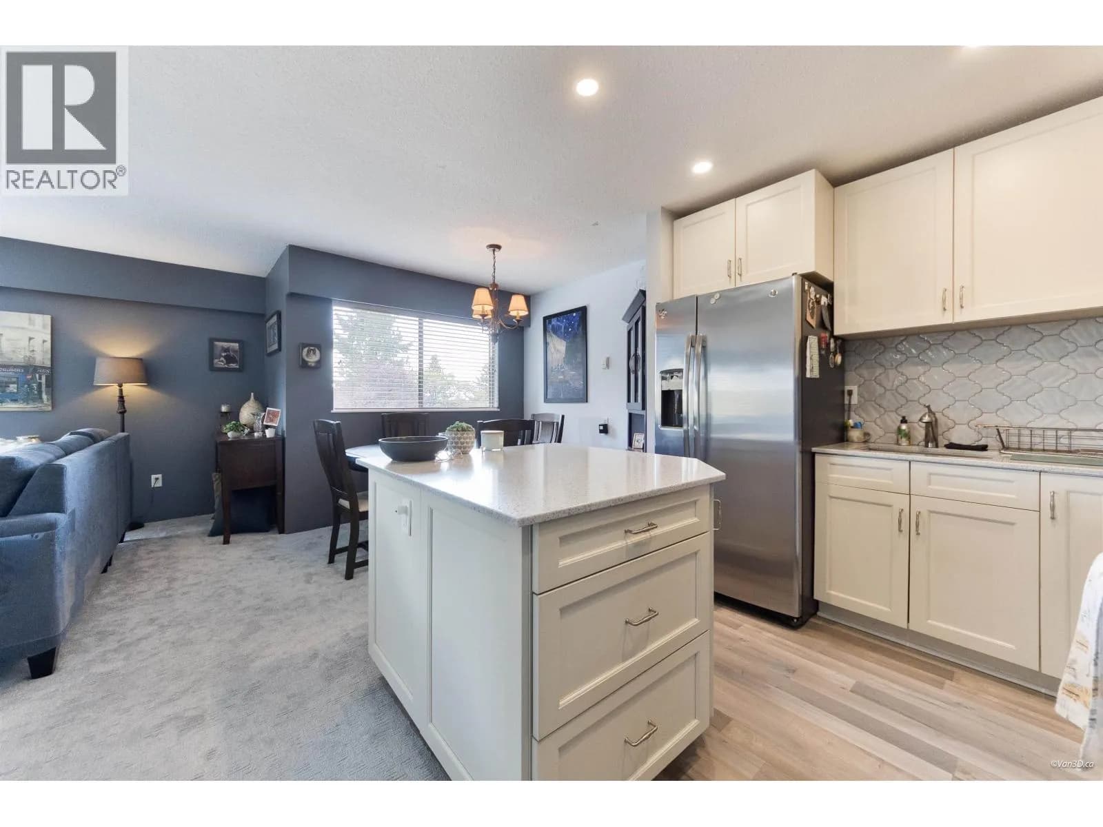 #205 330 W 2ND STREET, North Vancouver, BC photo 5