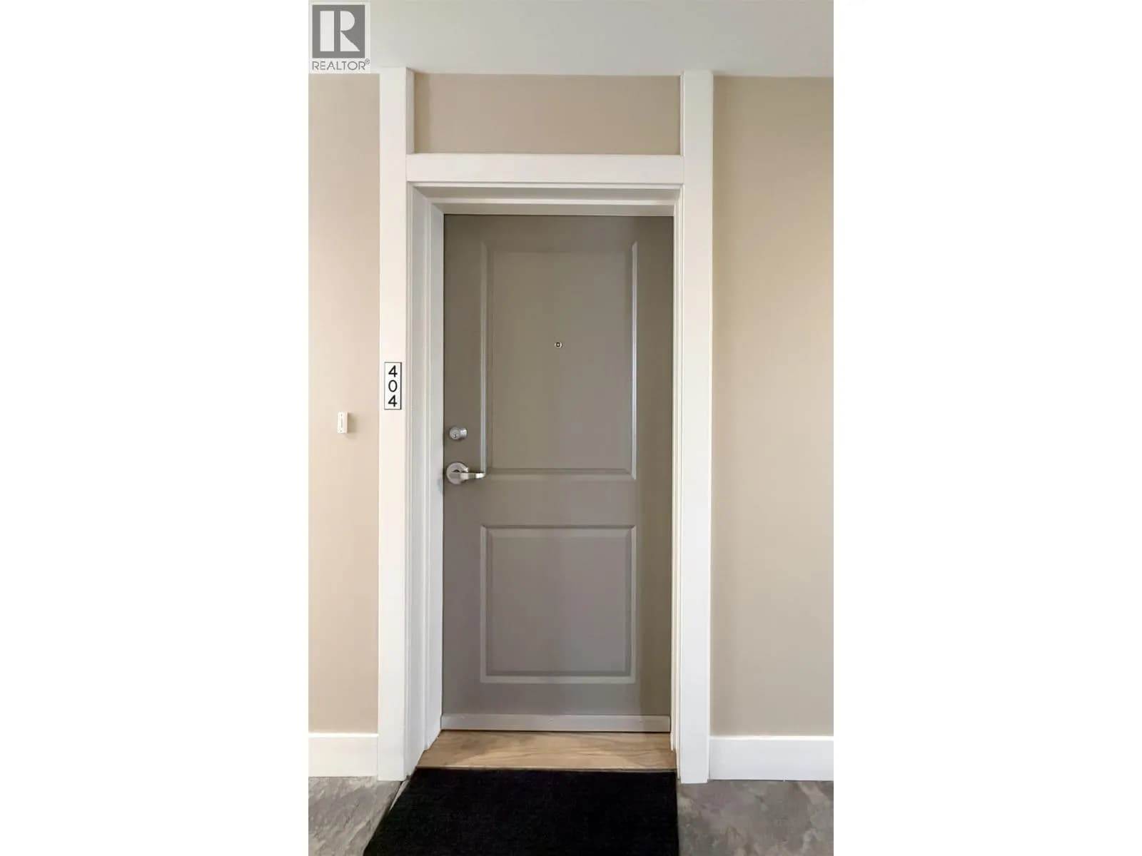 #404 5631 INLET AVENUE, Sechelt, BC photo 3