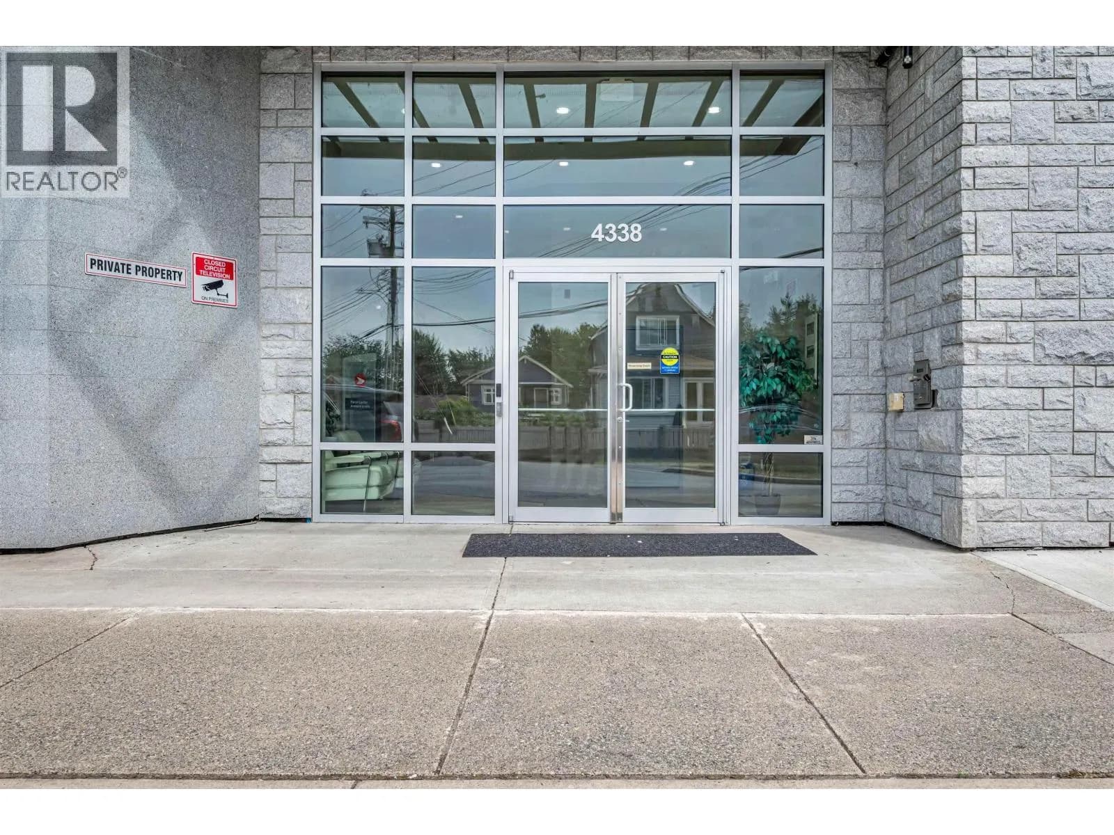 Trio, 4338 Commercial Street, Vancouver