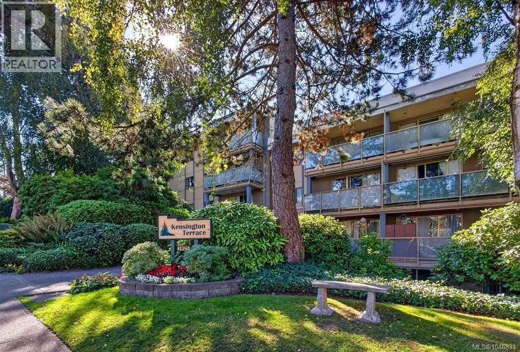 #410 1025 Inverness Rd, Saanich, BC photo 2
