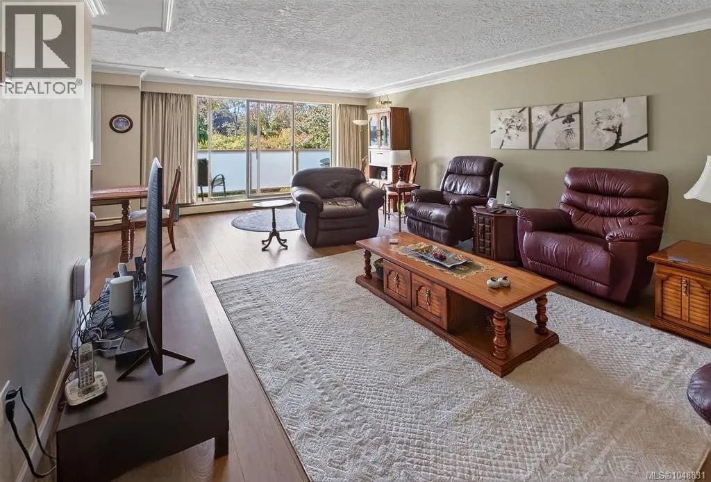 #410 1025 Inverness Rd, Saanich, BC photo 4