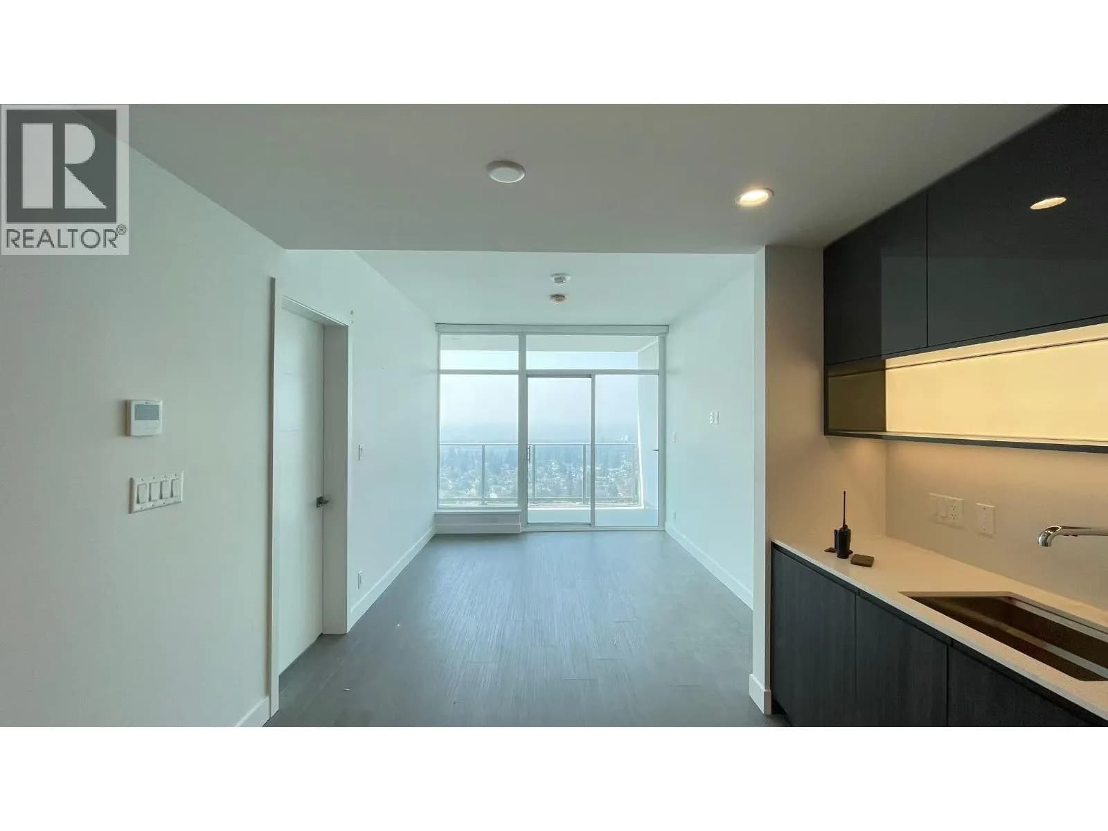 #2505 6511 SUSSEX AVENUE, Burnaby, BC photo 2