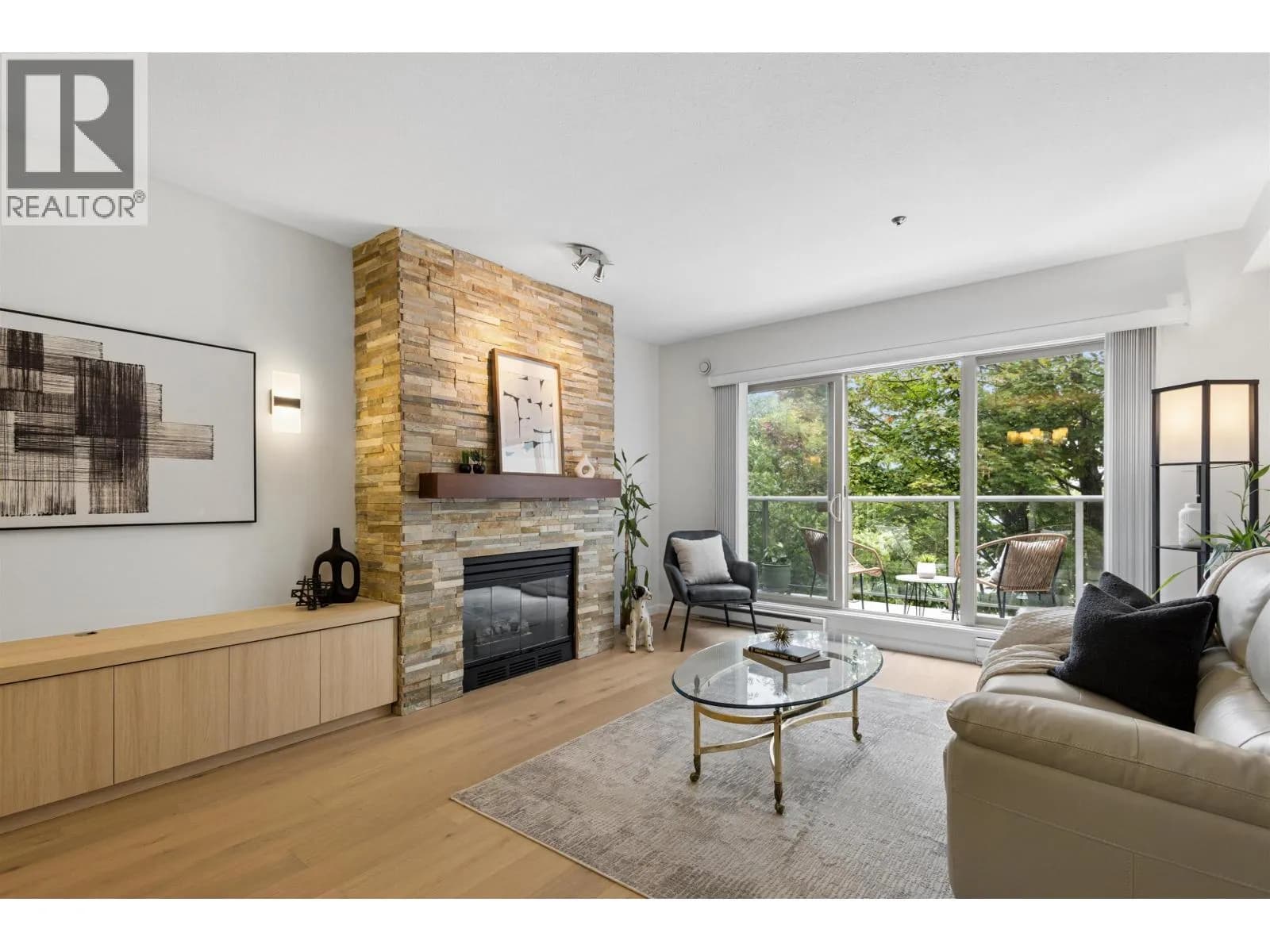 #305 980 W 21ST AVENUE, Vancouver, BC photo 2