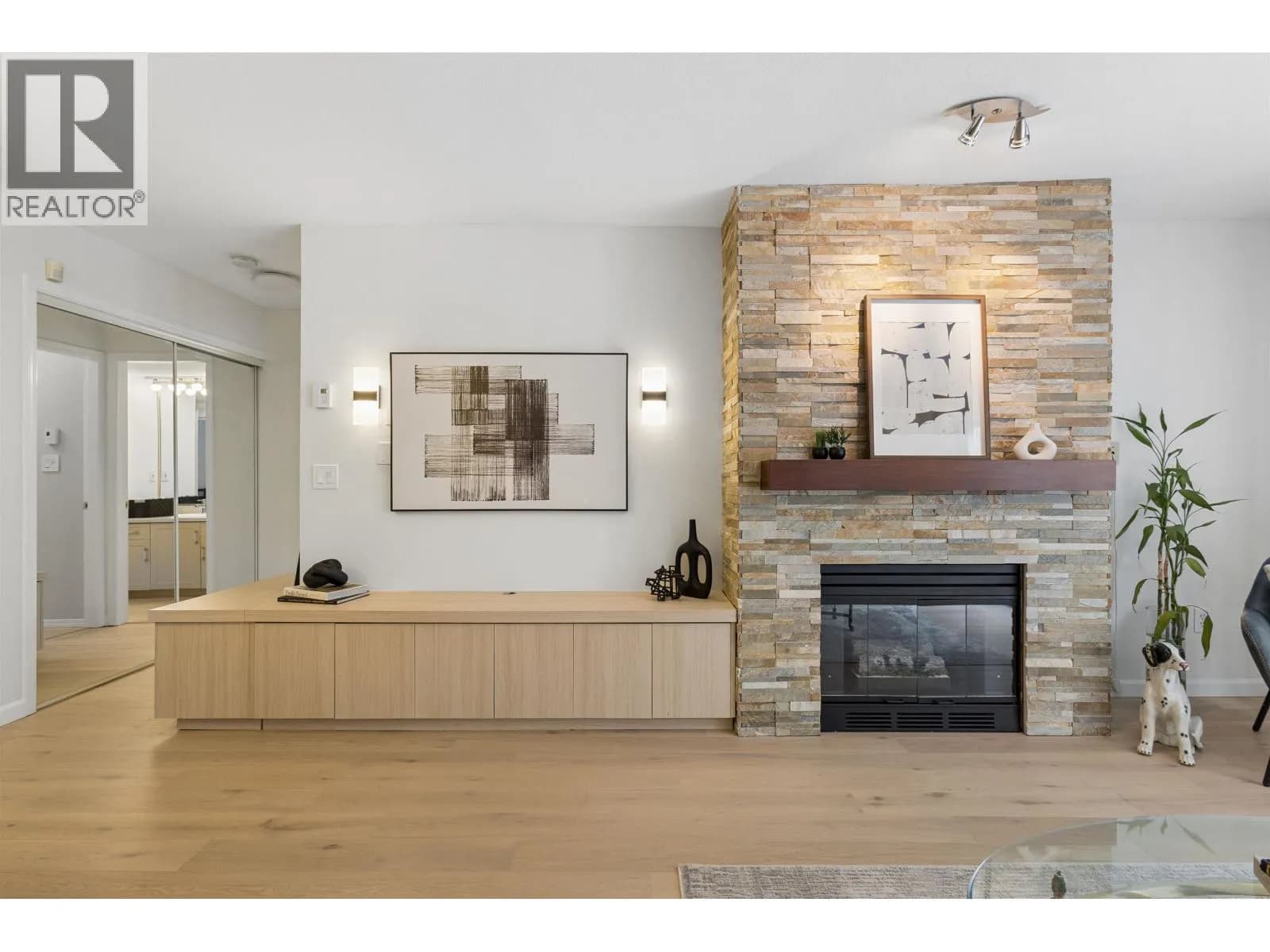 #305 980 W 21ST AVENUE, Vancouver, BC photo 3