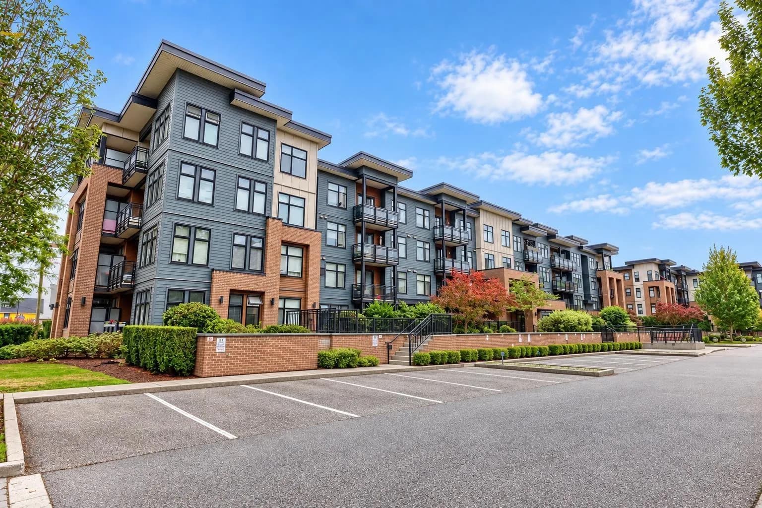 20078 FRASER HIGHWAY, Langley