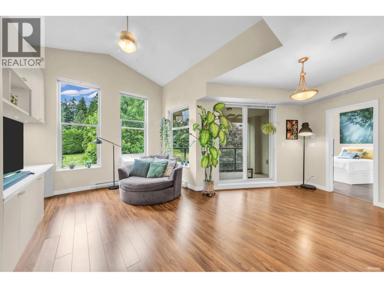 #402 265 ROSS DRIVE, New Westminster, BC photo 3