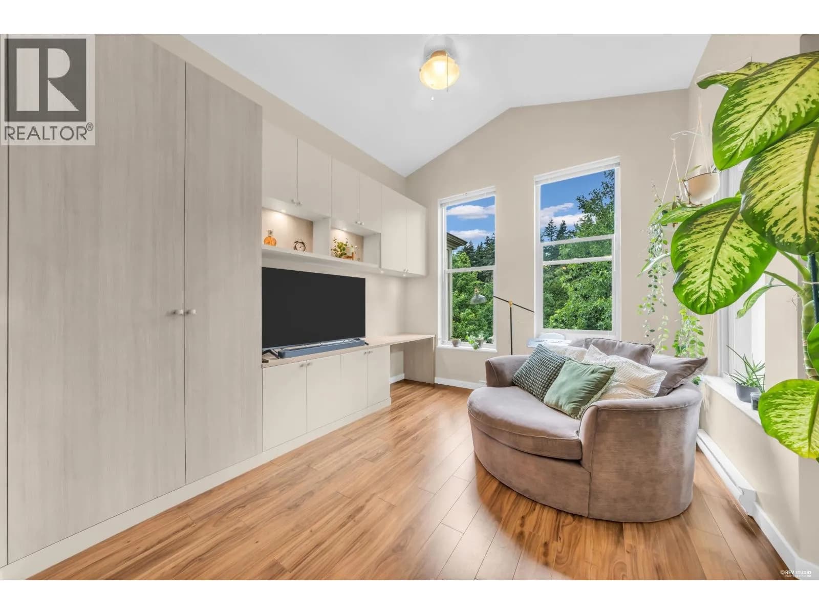 #402 265 ROSS DRIVE, New Westminster, BC photo 4