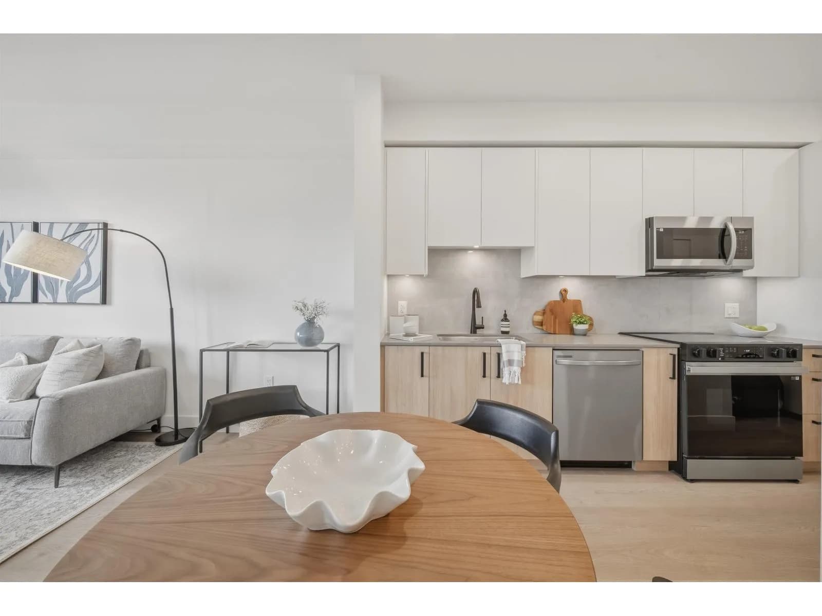 #404 10065 133 STREET, Surrey, BC photo 5