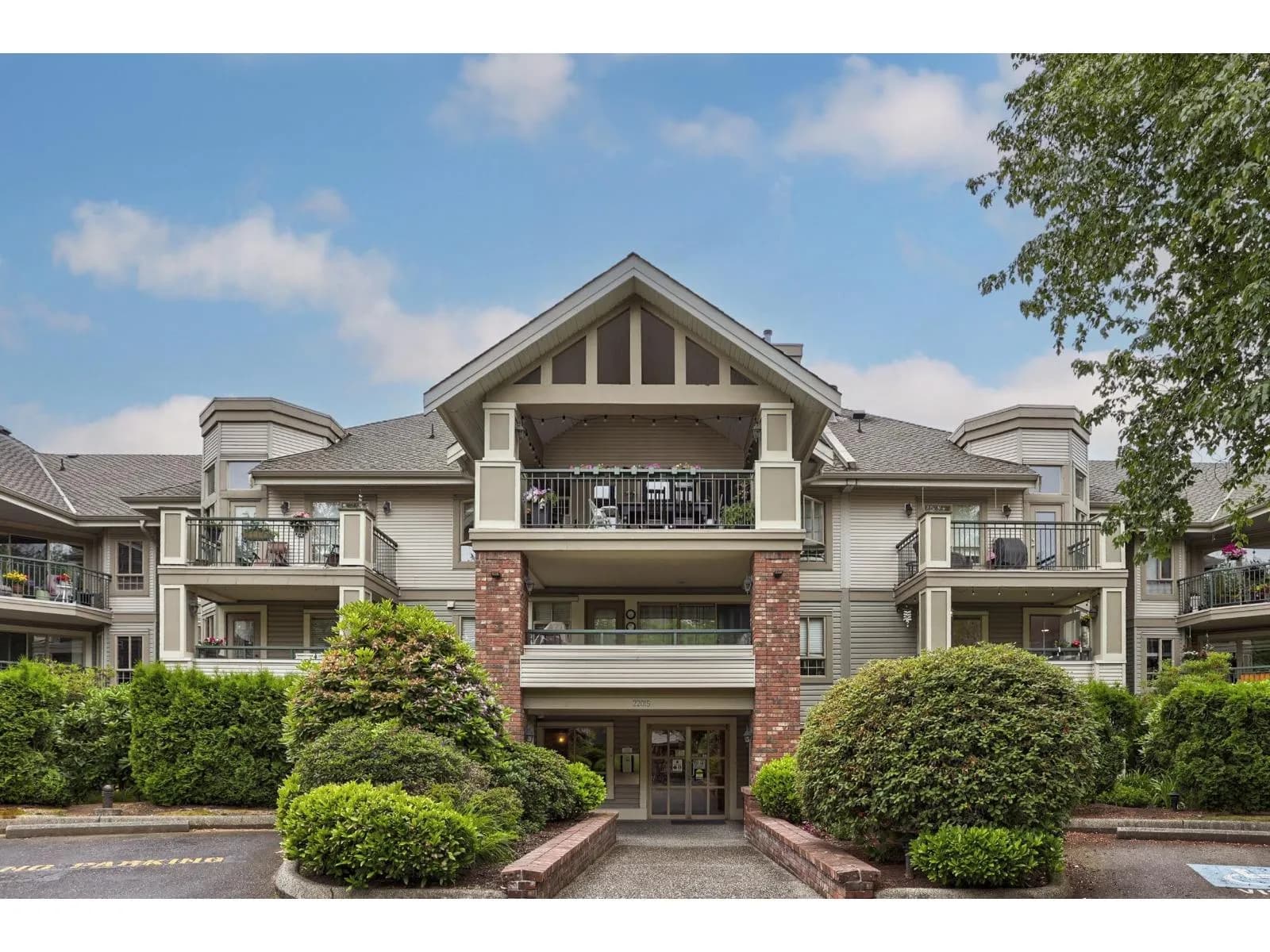 22015 48 AVENUE, Langley
