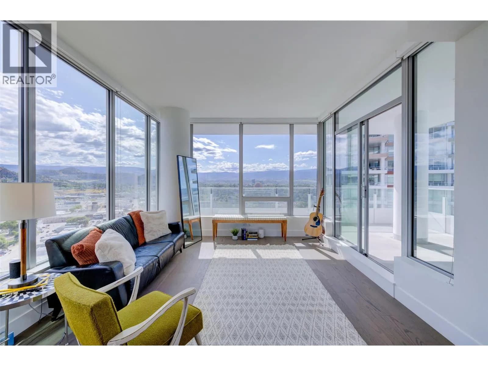 #2302 1181 Sunset Drive, Kelowna, BC photo 3