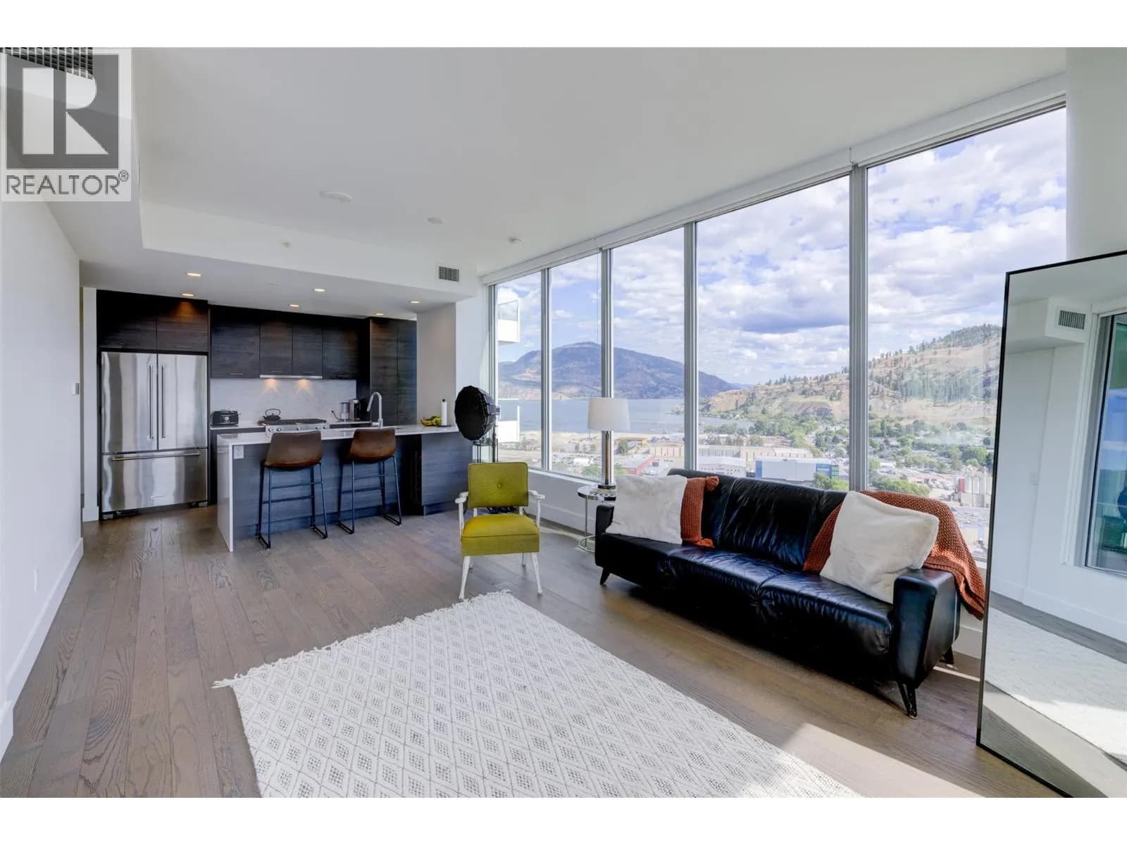 #2302 1181 Sunset Drive, Kelowna, BC photo 5