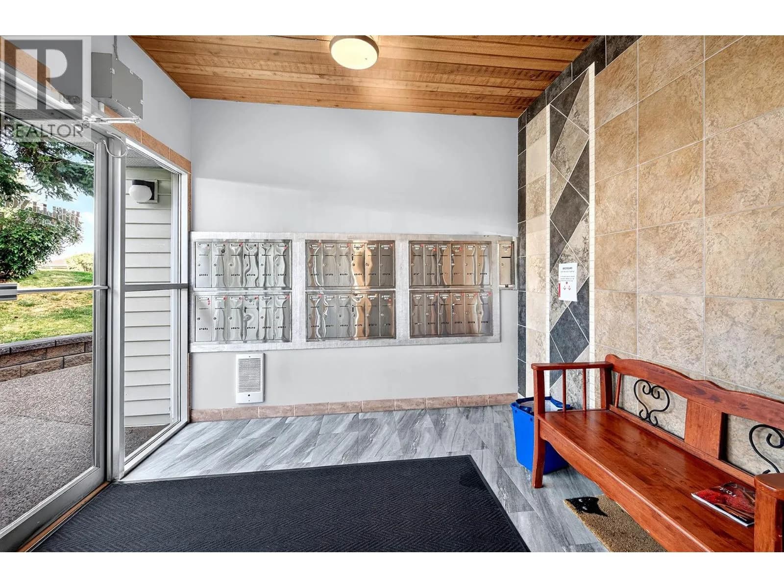 #302 1085 12th Avenue, Kamloops, BC photo 3