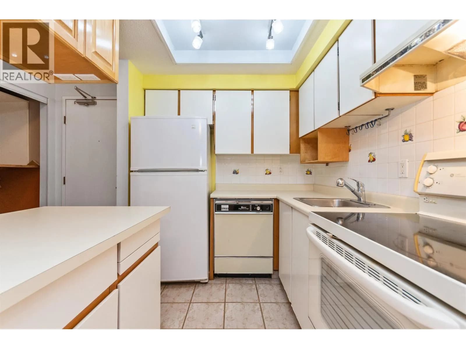 #109 1177 HOWIE AVENUE, Coquitlam, BC photo 4
