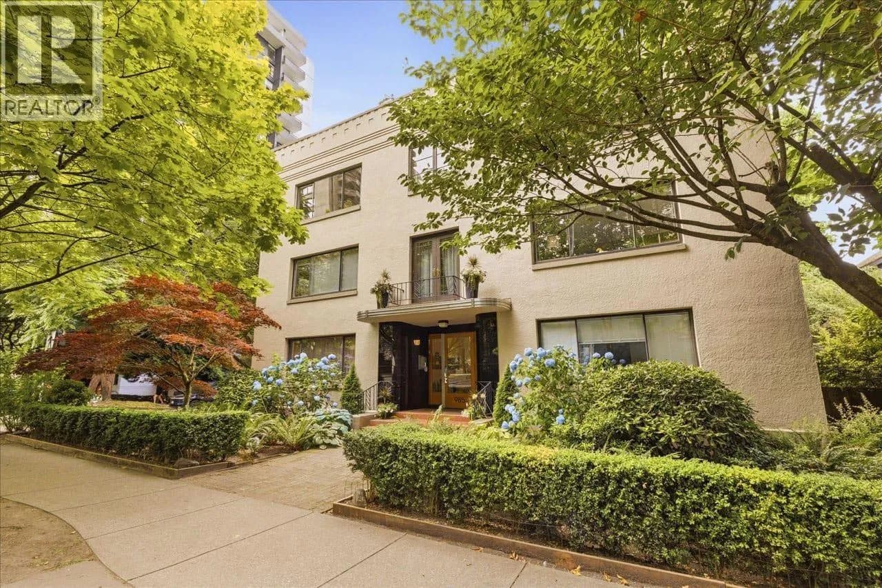 #6 985 JERVIS STREET, Vancouver, BC photo 2