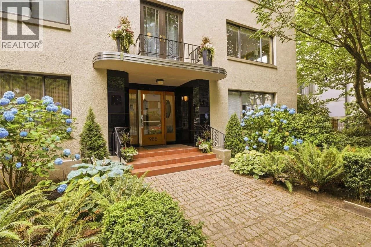 #6 985 JERVIS STREET, Vancouver, BC photo 3