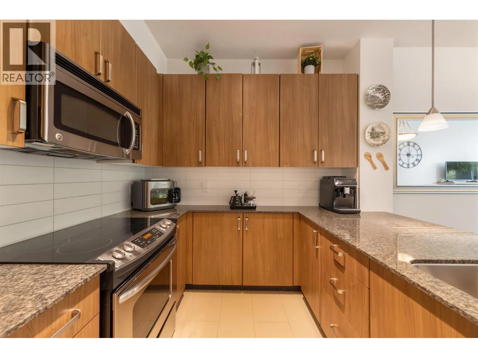 #401 265 ROSS DRIVE, New Westminster, BC photo 5