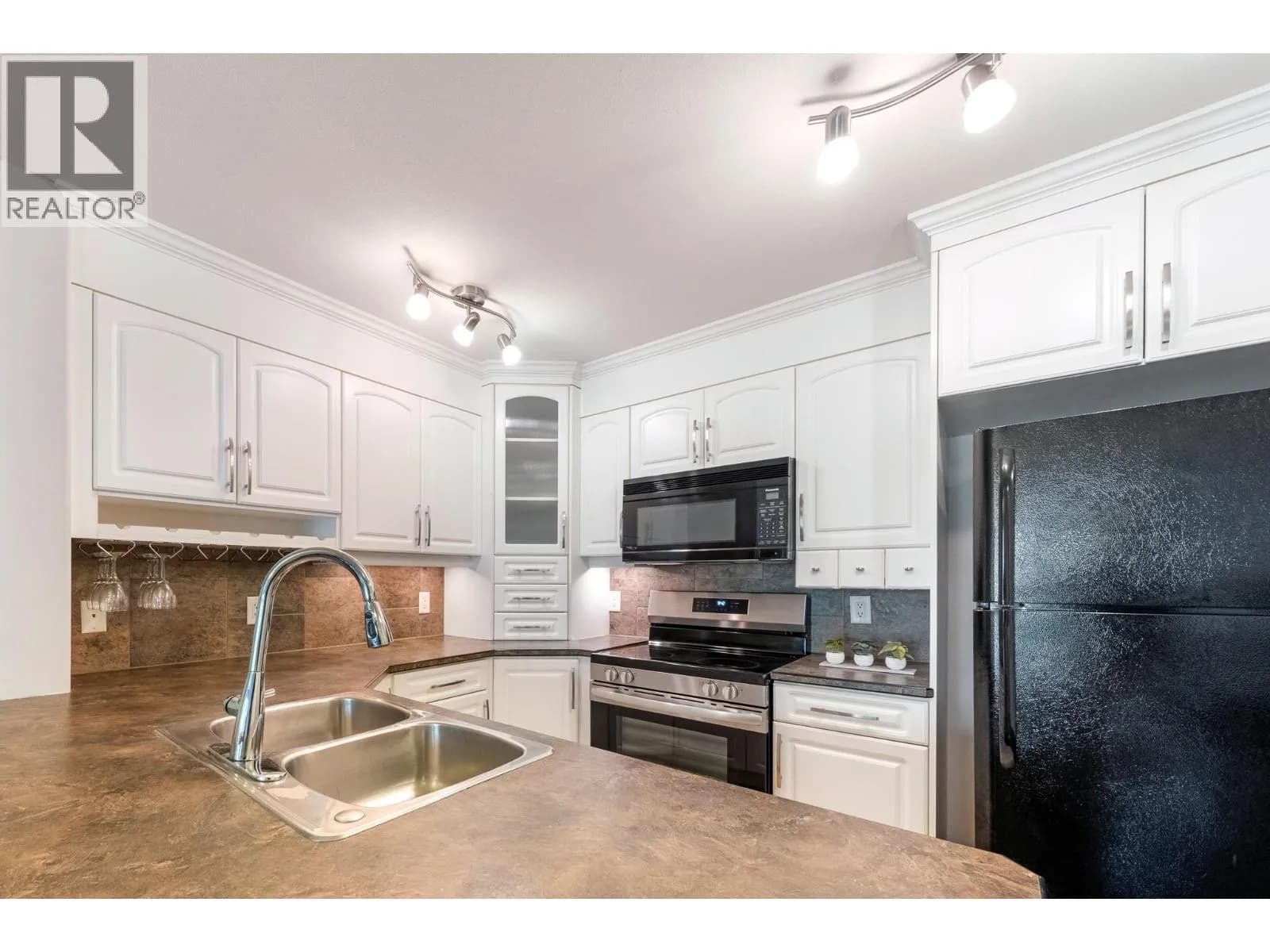 #206 135 Ziprick Road, Kelowna, BC photo 3