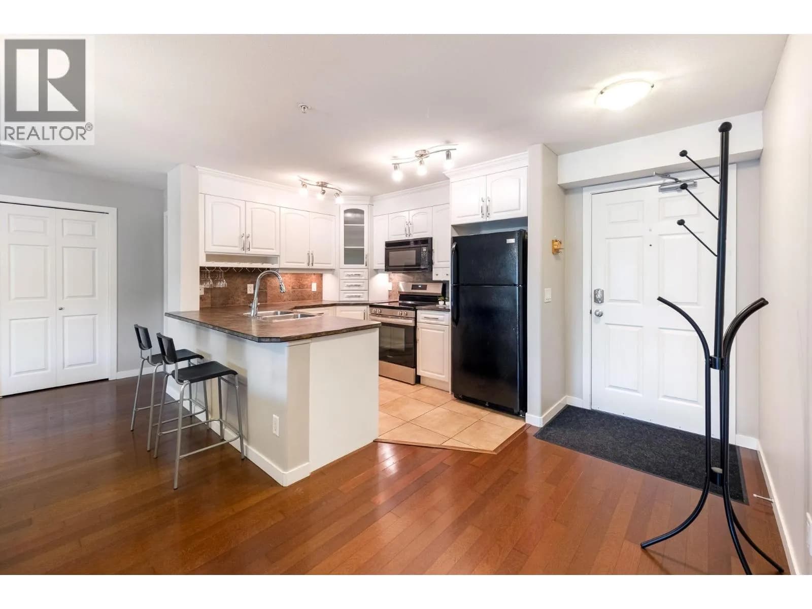#206 135 Ziprick Road, Kelowna, BC photo 5