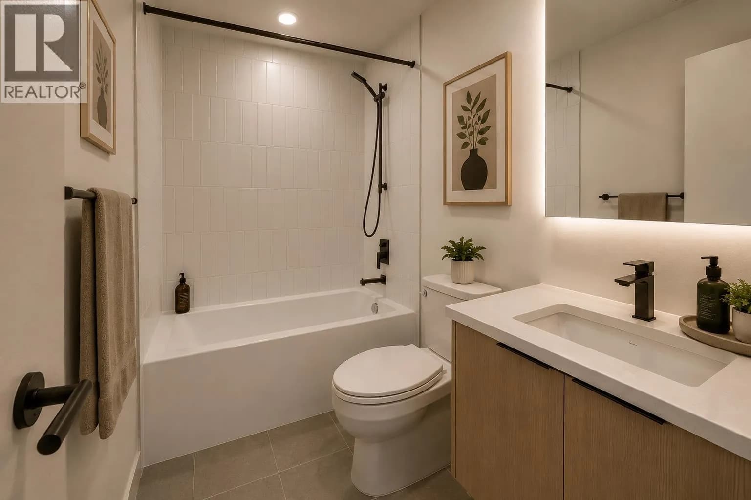 #557 422 E 3RD STREET, North Vancouver, BC photo 4