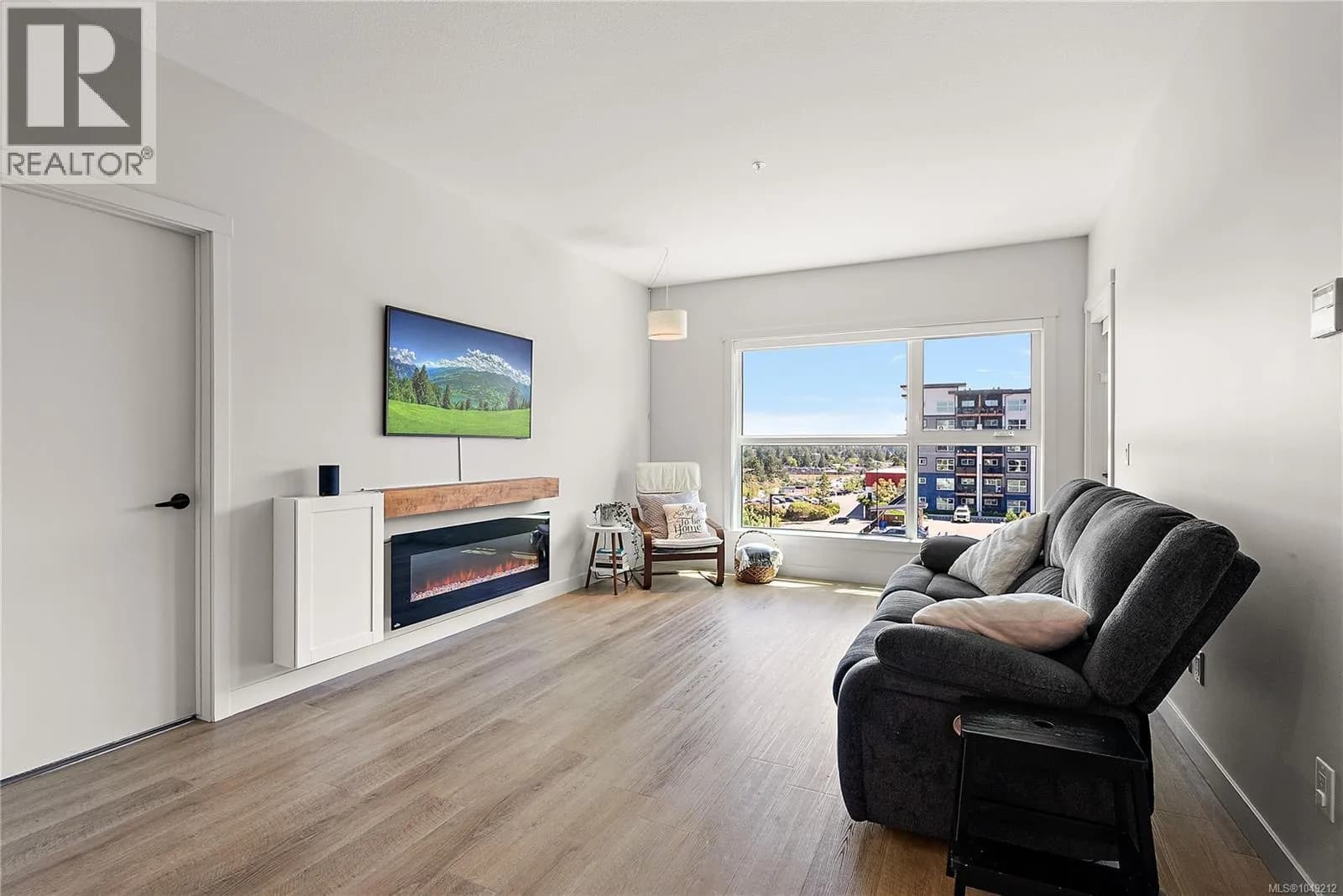 #412 2461 Gateway Rd, Langford, BC photo 4