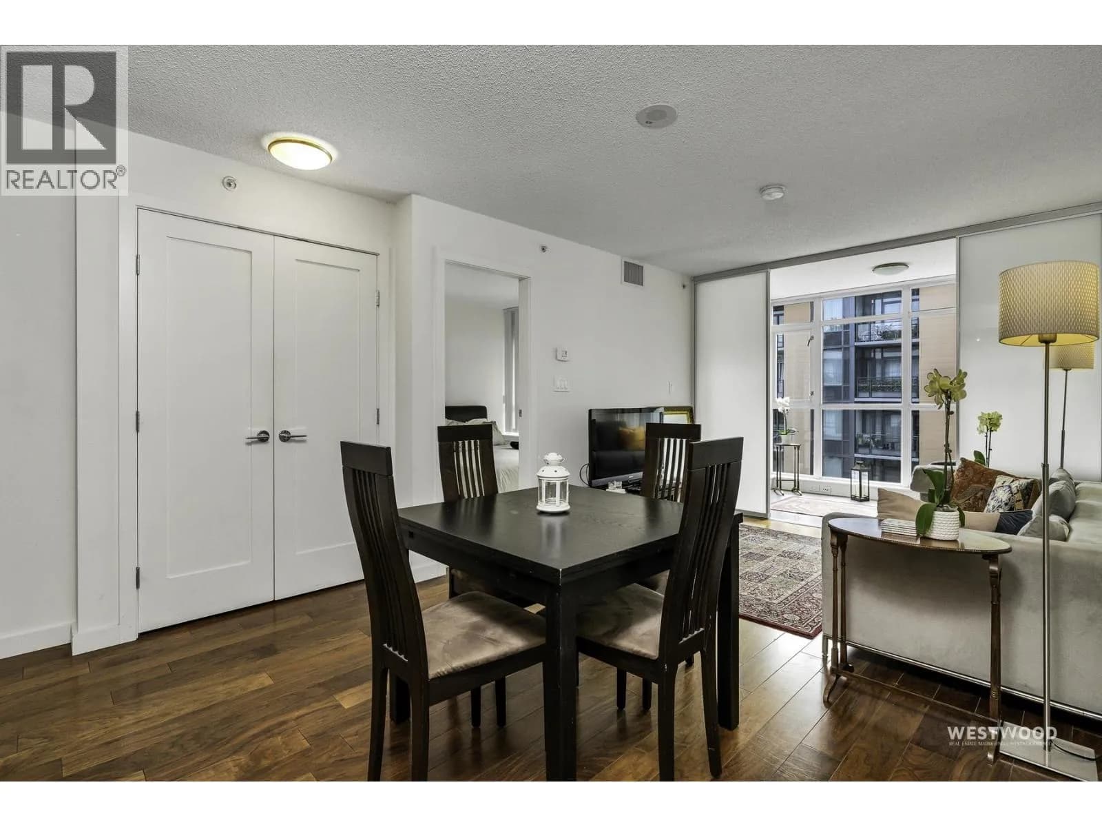 2080 W BROADWAY, Vancouver