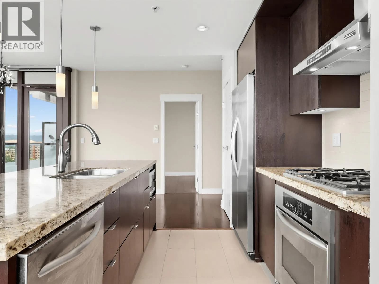 #2902 7088 18TH AVENUE, Burnaby, BC photo 4