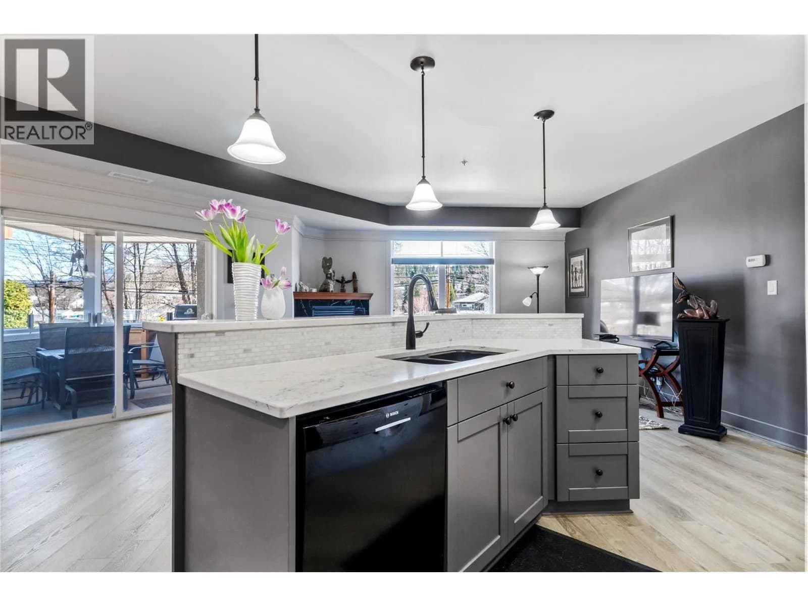 #102 611 Shuswap Street SW, Salmon Arm, BC photo 5