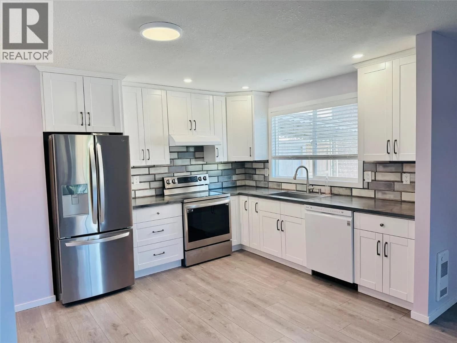 #101 625 Rowcliffe Avenue, Kelowna, BC photo 5