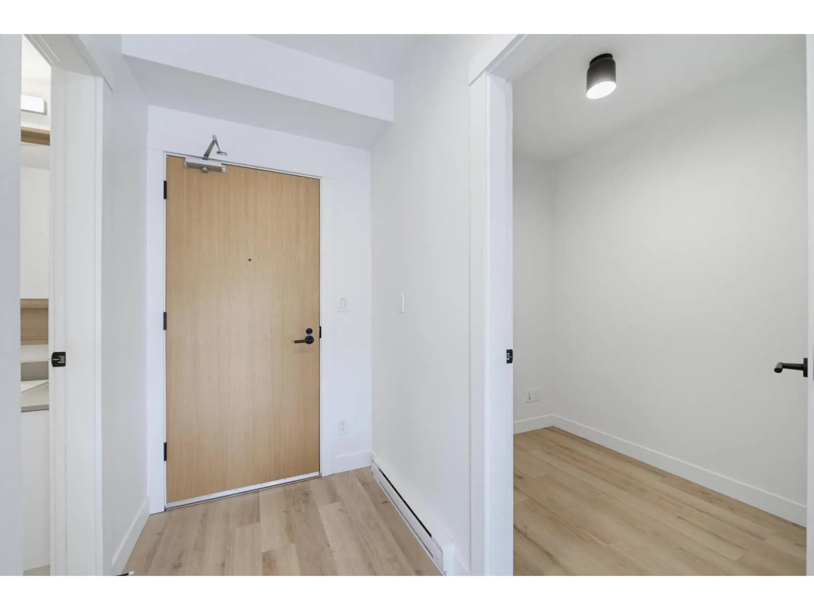 #323 2493 MONTROSE AVENUE, Abbotsford, BC photo 2