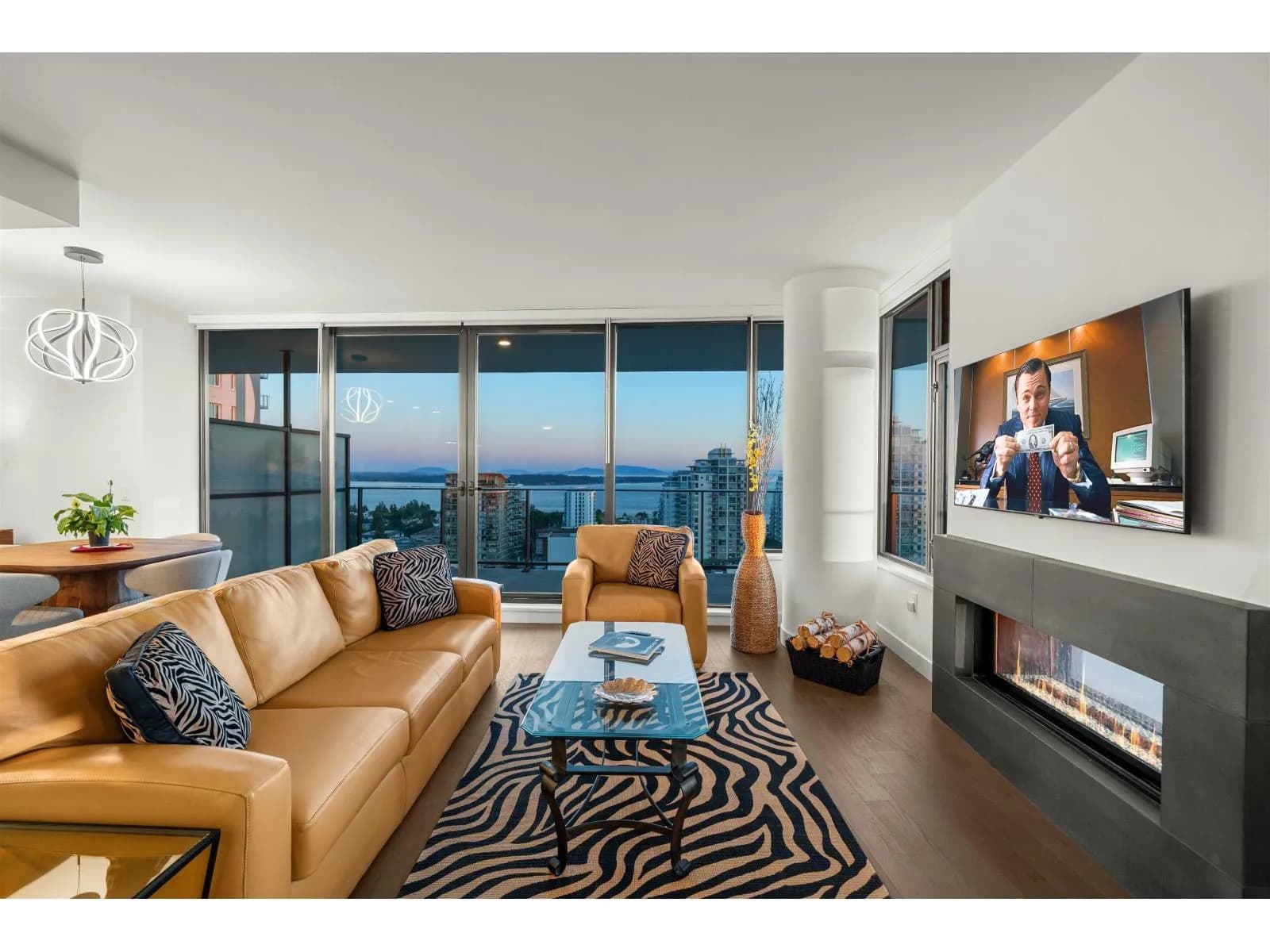 1588 JOHNSTON ROAD, White Rock
