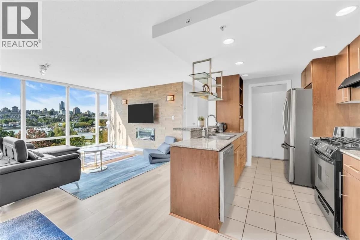 #705 583 BEACH CRESCENT, Vancouver, BC photo 3