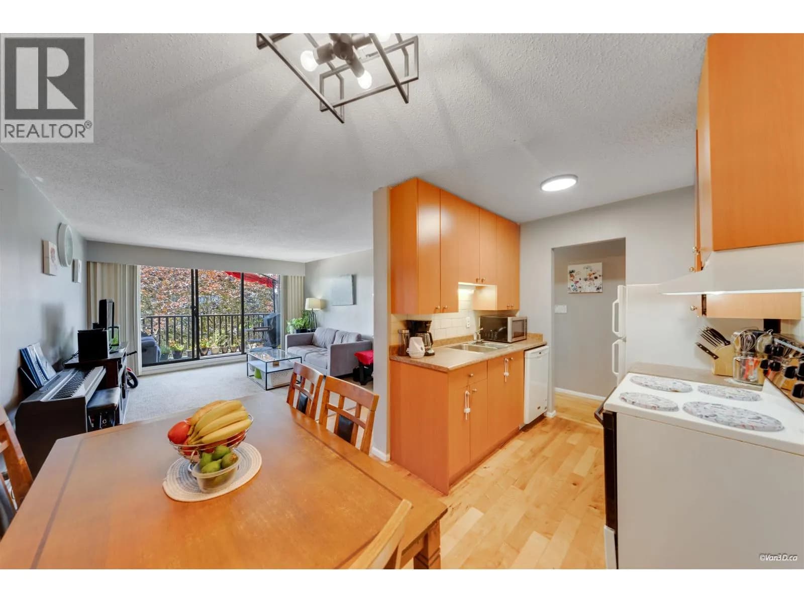 #107 170 E 3RD STREET, North Vancouver, BC photo 5