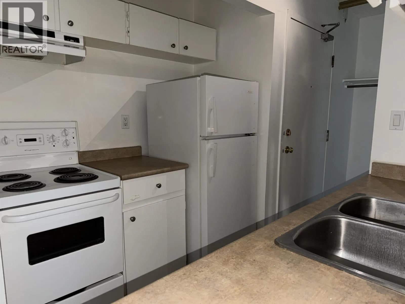 #211 282 N BROADWAY AVENUE, Williams Lake, BC photo 3