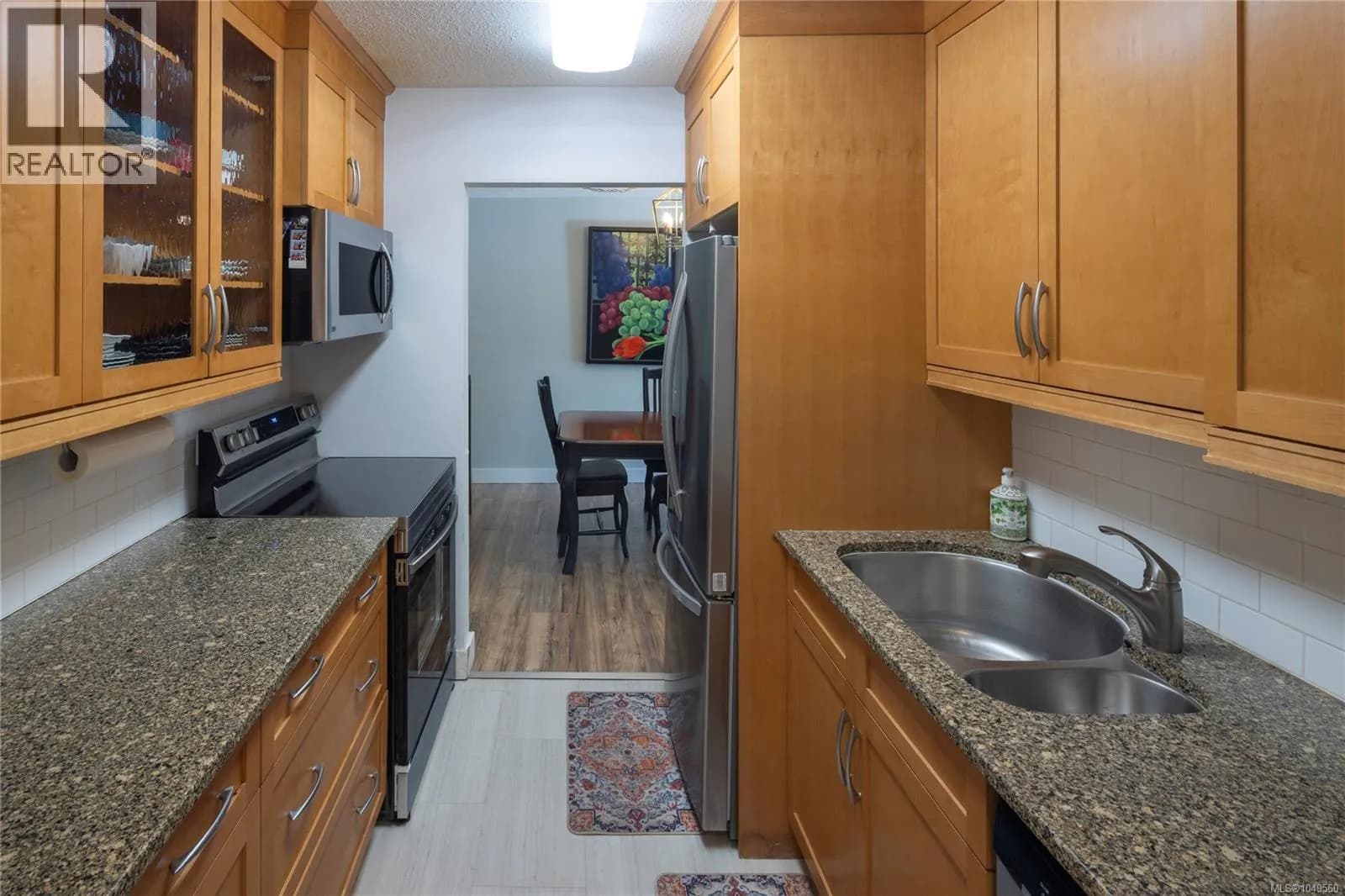 #402 1157 Fairfield Rd, Victoria, BC photo 5