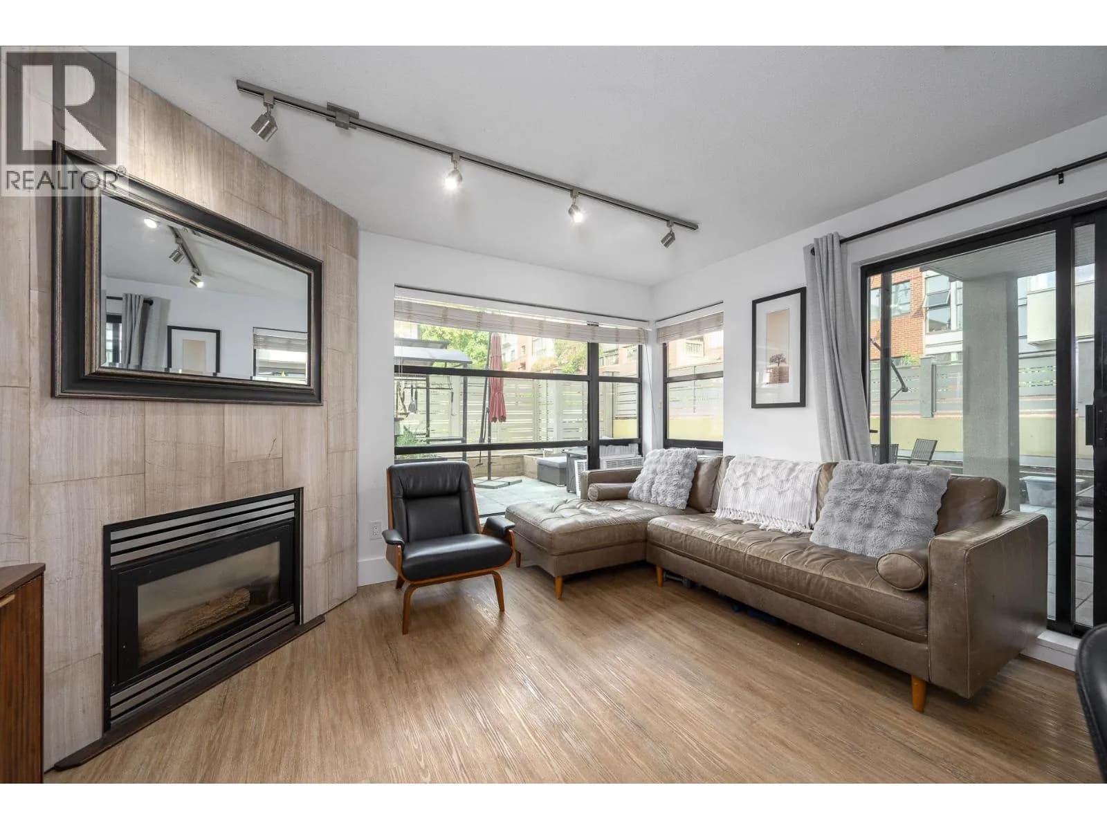#204 124 W 3RD STREET, North Vancouver, BC photo 4